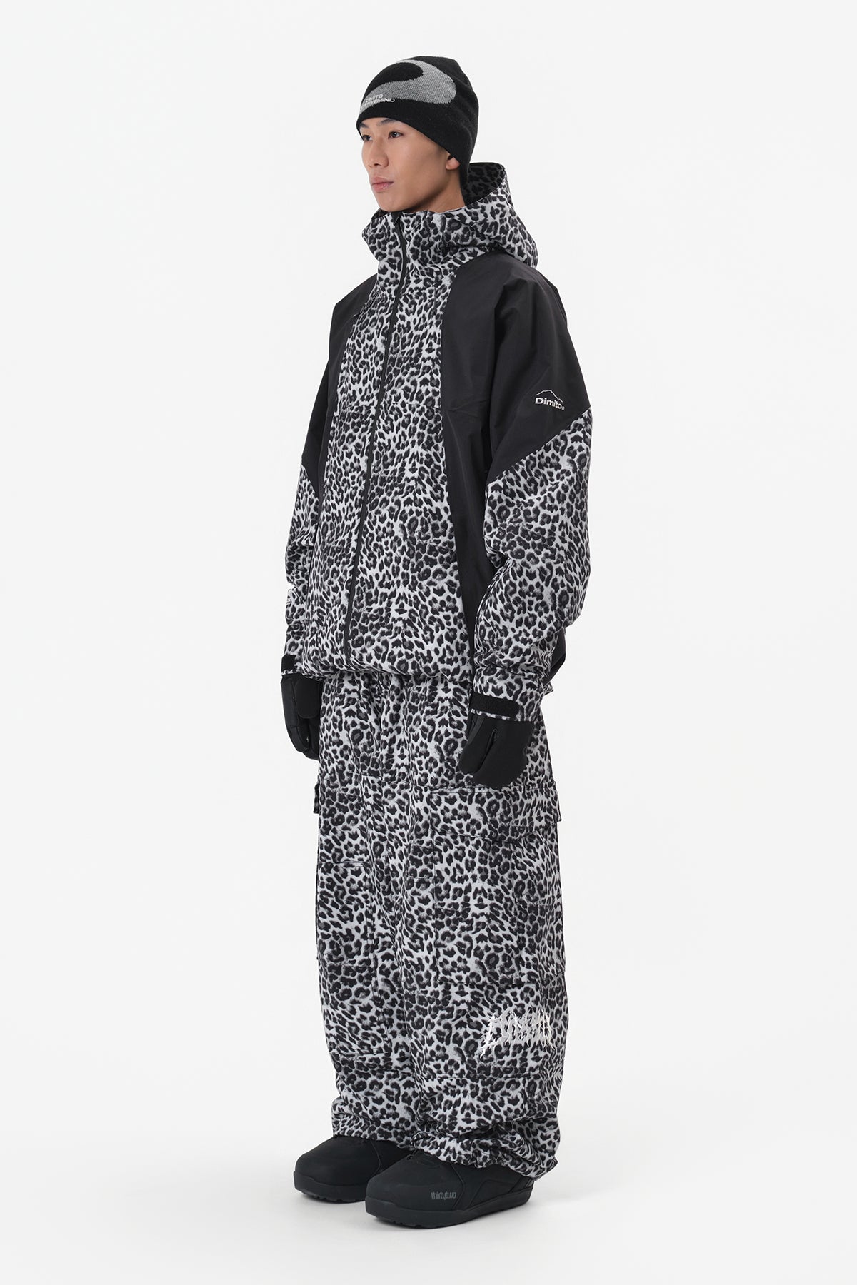 VOLT CARGO BIG PANTS (WIDE FIT LV.1) LEO WHITE