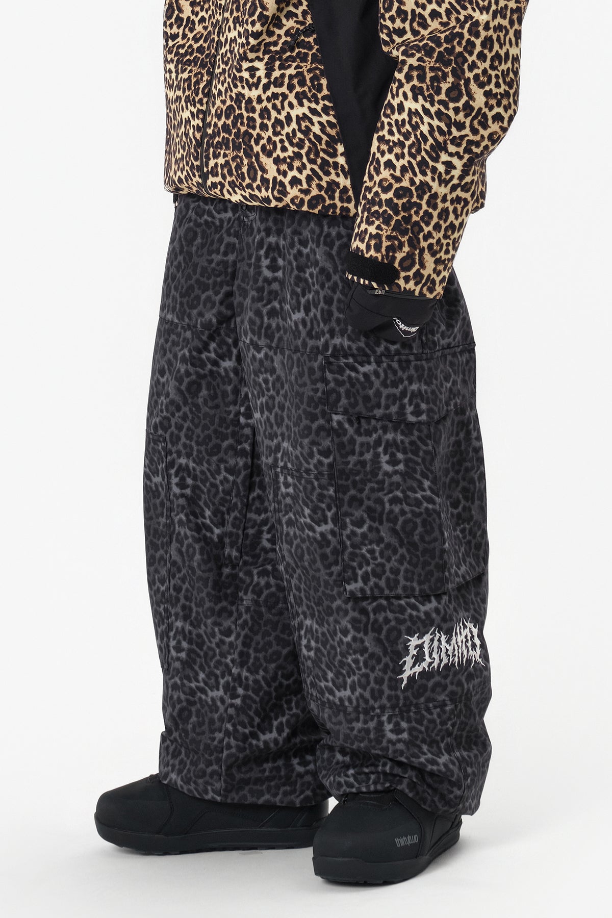 VOLT CARGO BIG PANTS (WIDE FIT LV.1) LEO BLACK