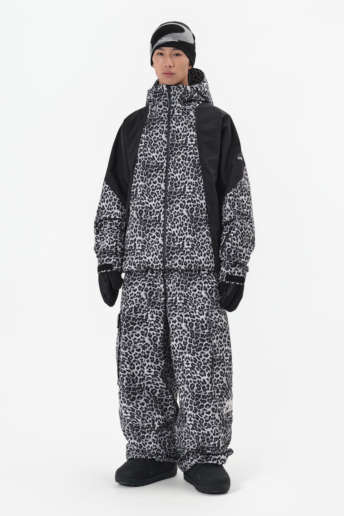 VOLT CARGO BIG PANTS (WIDE FIT LV.1) LEO WHITE