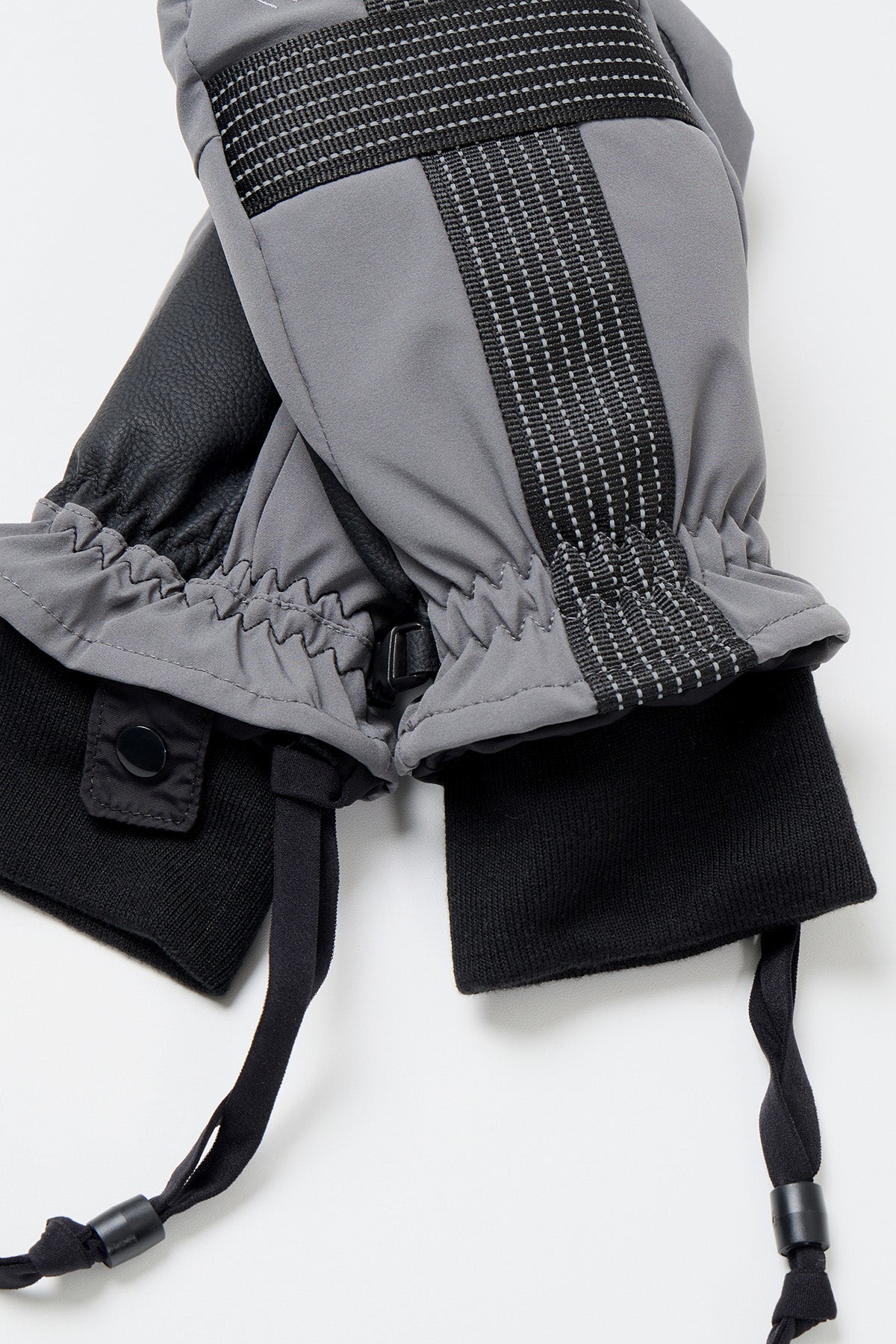 REFLECTIVE CROSS BAND MITTEN COOL GREY