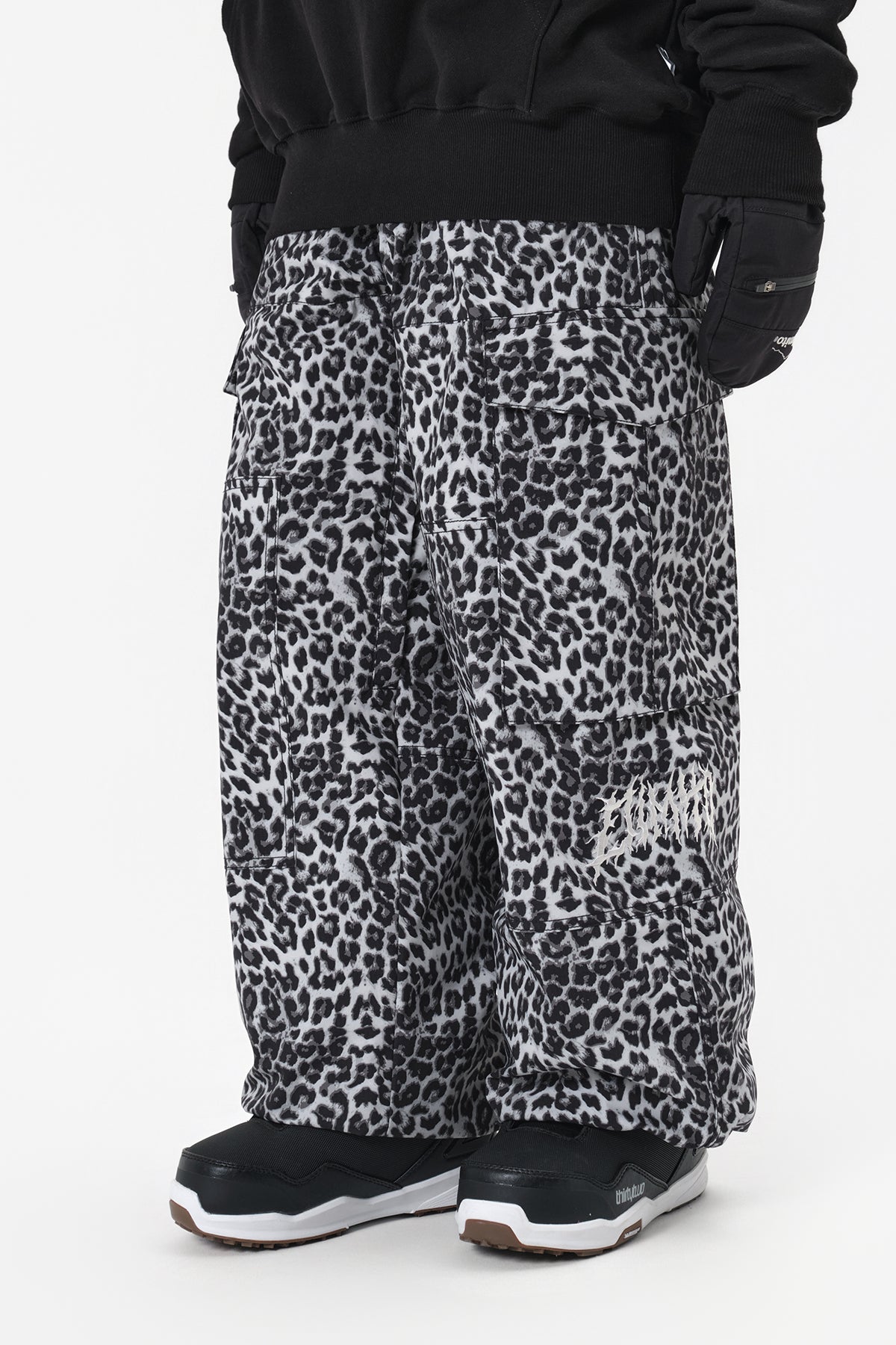 VOLT CARGO BIG PANTS (WIDE FIT LV.1) LEO WHITE