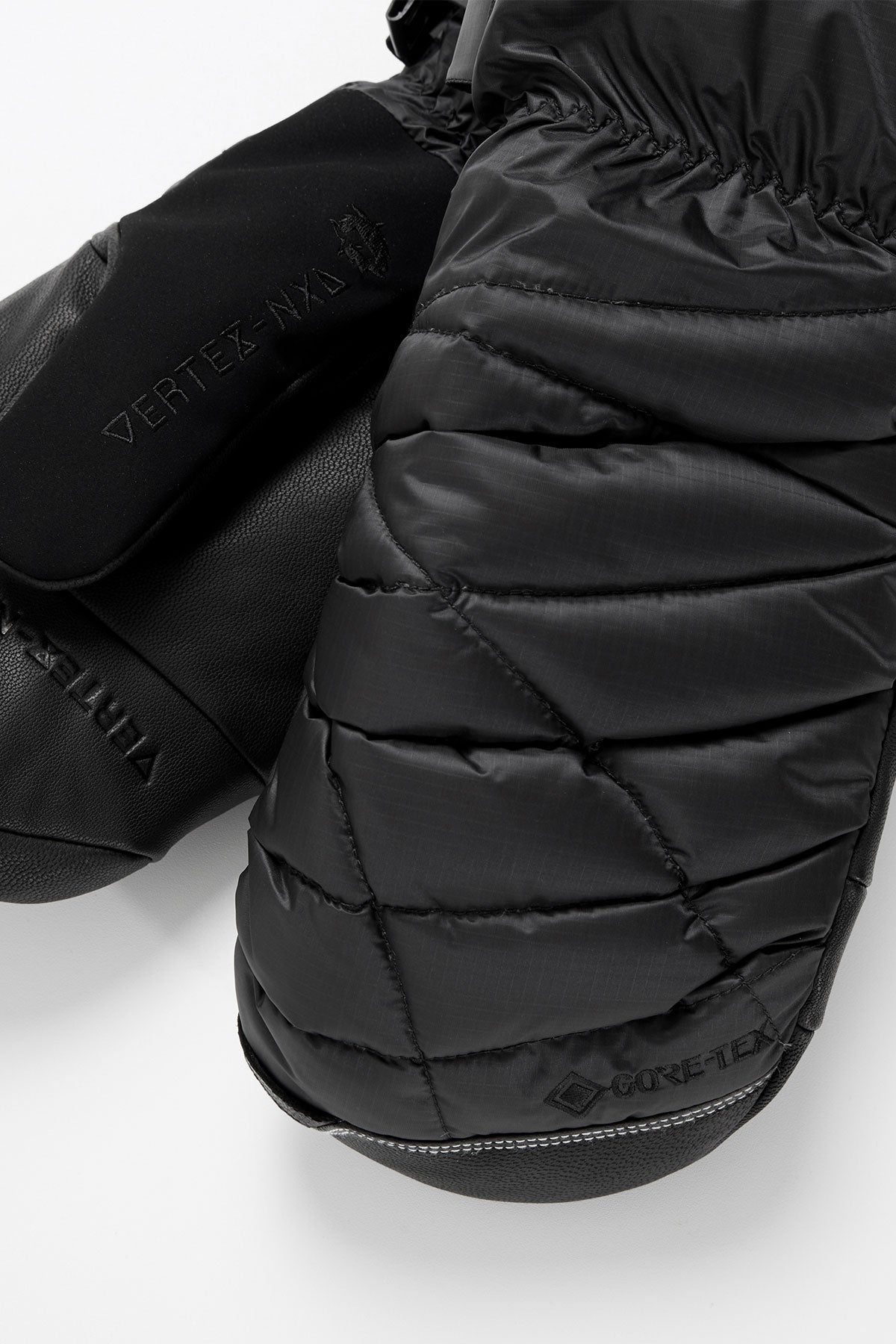 25 GORE-TEX DOWN MITTEN BLACK (Ship-out date : 25.11.12 KST)