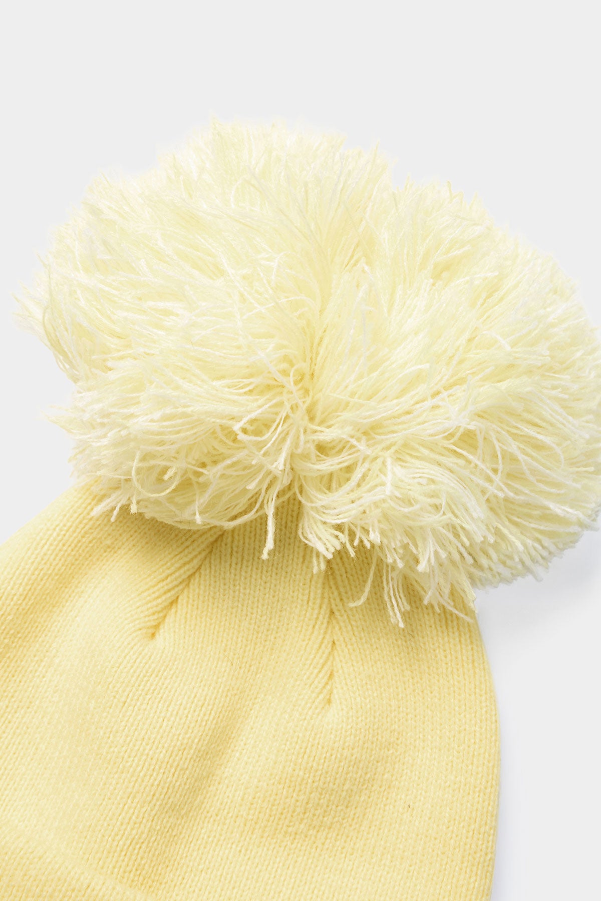 POM-POM BEANIE YELLOW