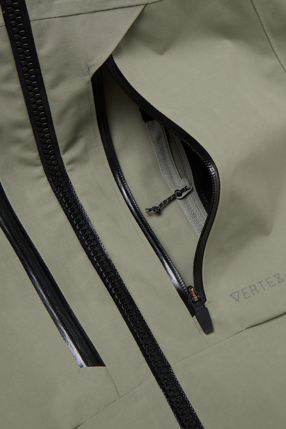 25 GORE-TEX 2L DOWN JACKET SLATE SAGE