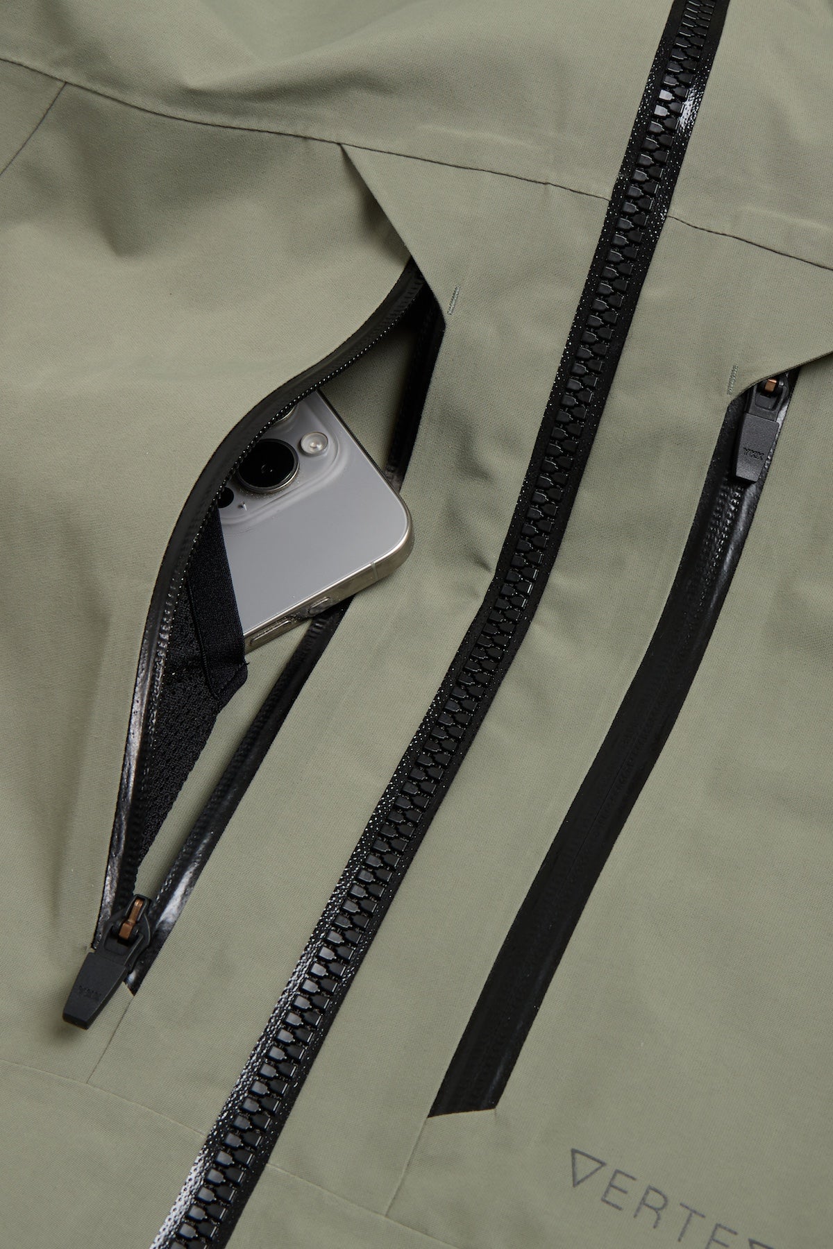 25 GORE-TEX 2L DOWN JACKET SLATE SAGE