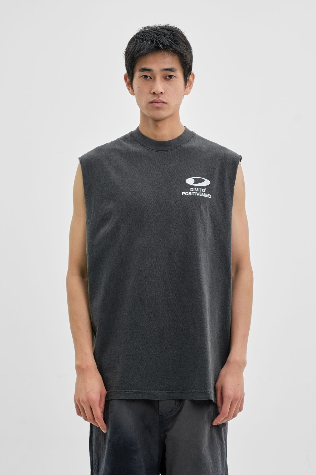 VERT CIRCLE LOGO GD 6.5OZ SLEEVELESS VINTAGE BLACK