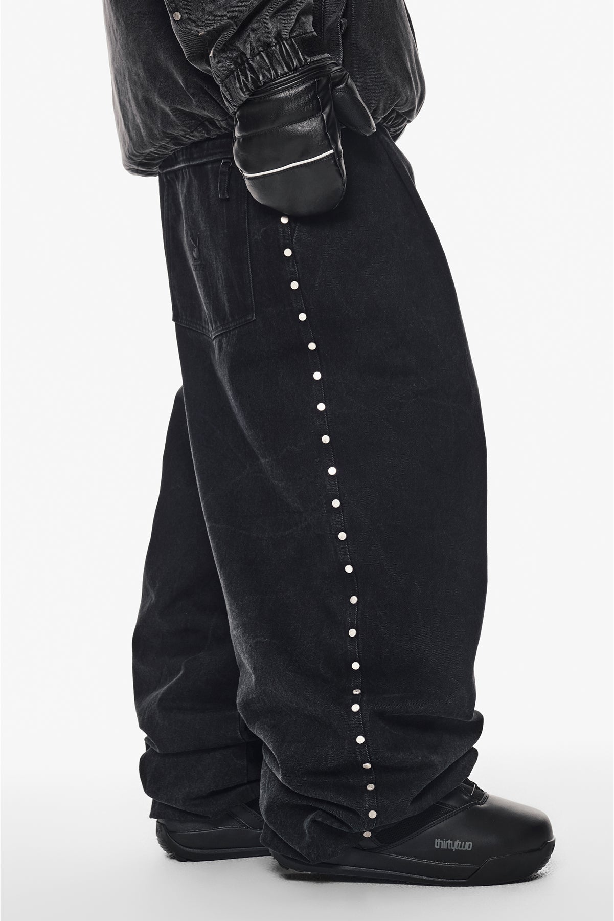 [PLAYBOY x DIMITO] STUD LINE OG DENIM PANTS (WIDE FIT LV.2) WASHED BLACK