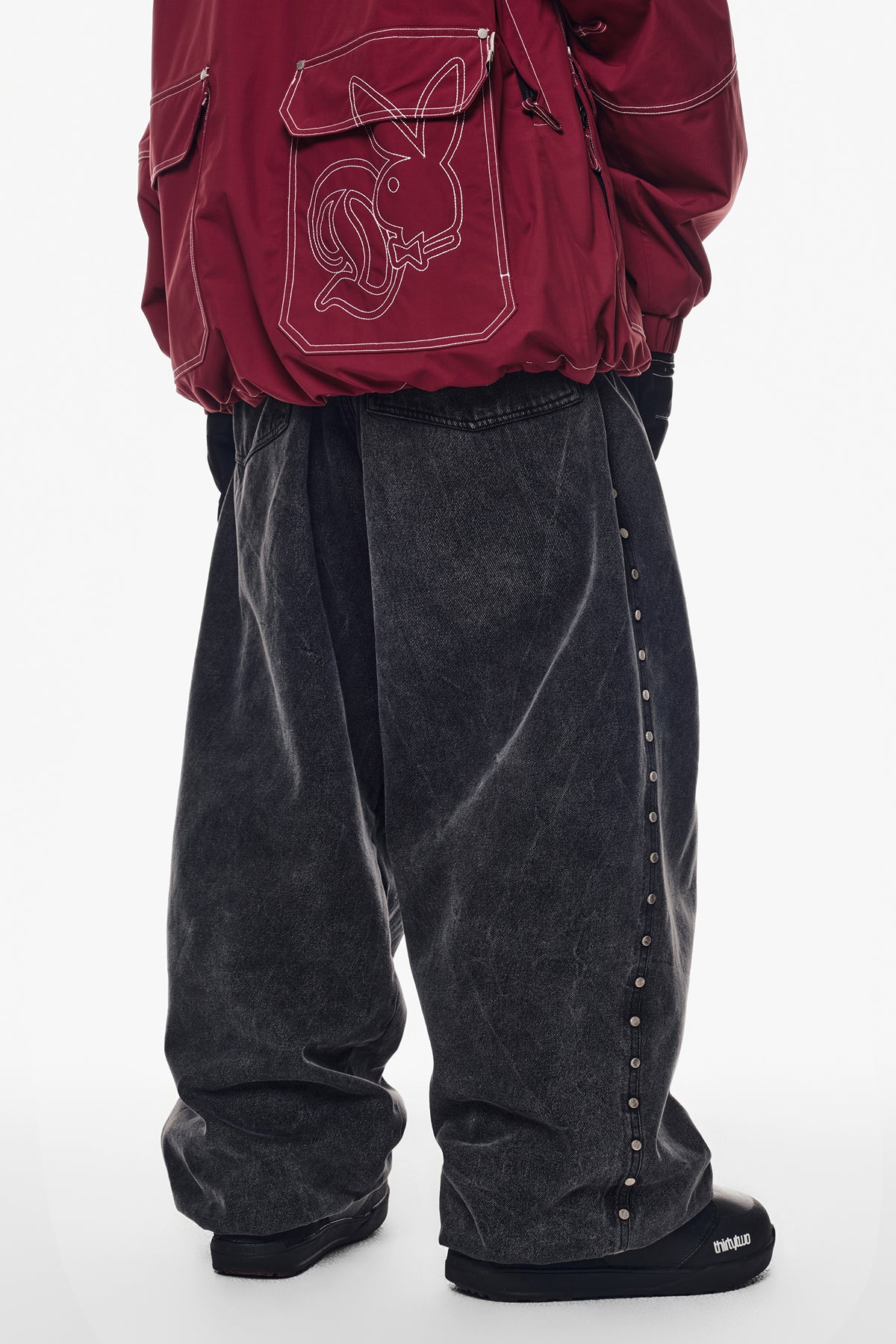 [PLAYBOY x DIMITO] STUD LINE OG DENIM PANTS (WIDE FIT LV.2) WASHED GREY