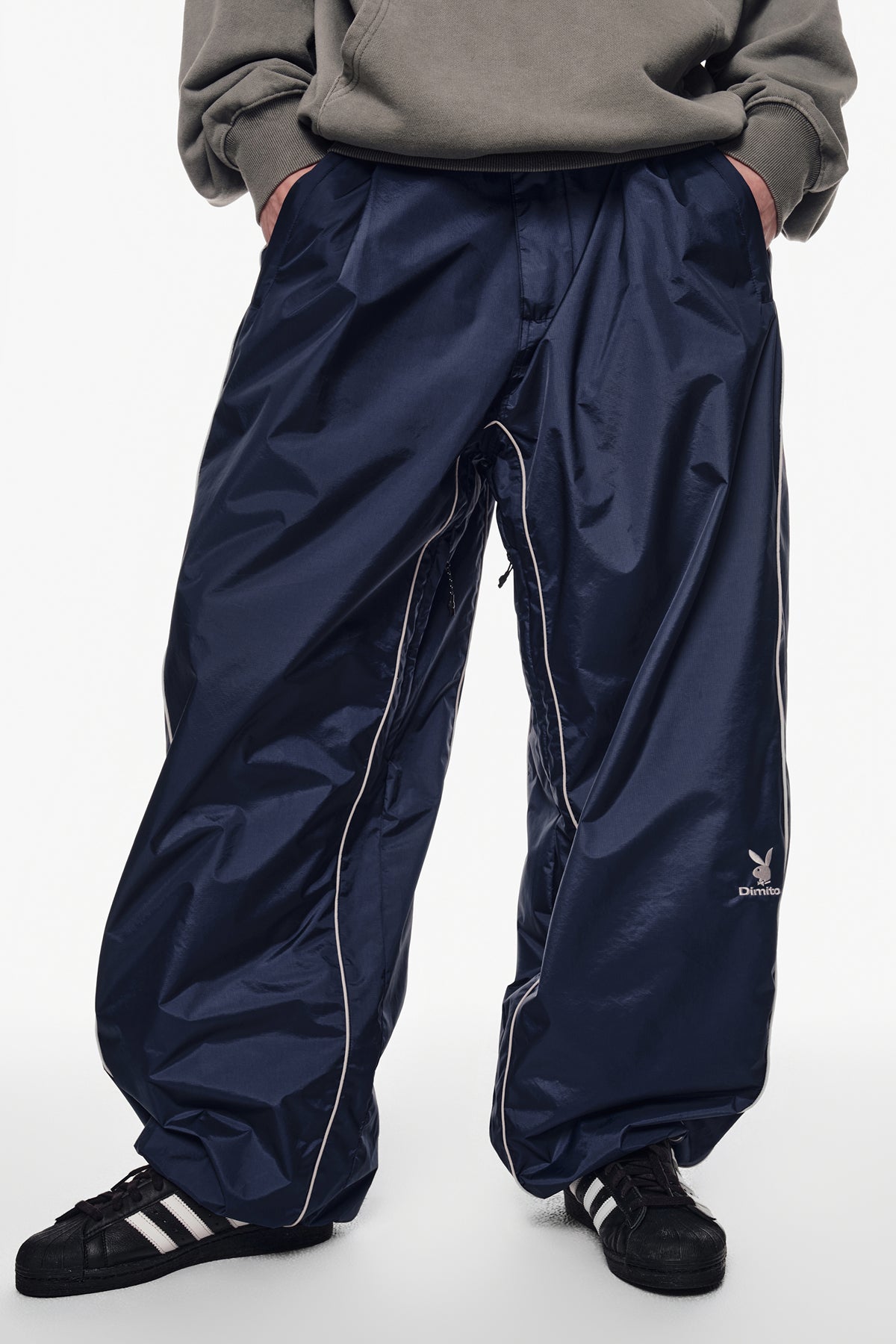 [PLAYBOY x DIMITO] PIPING BANDED PANTS (WIDE FIT LV.2) CLOUDY BLUE