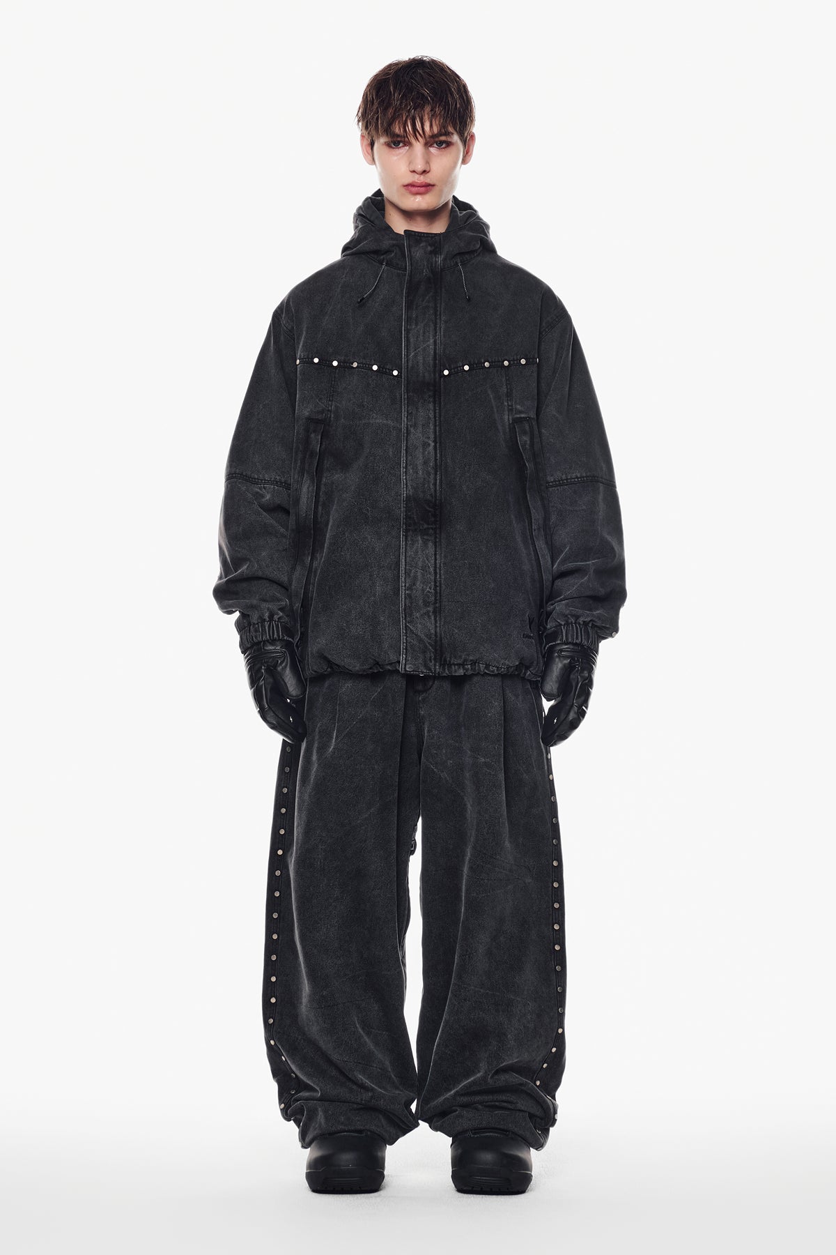[PLAYBOY x DIMITO] STUD LINE OG DENIM PANTS (WIDE FIT LV.2) WASHED GREY