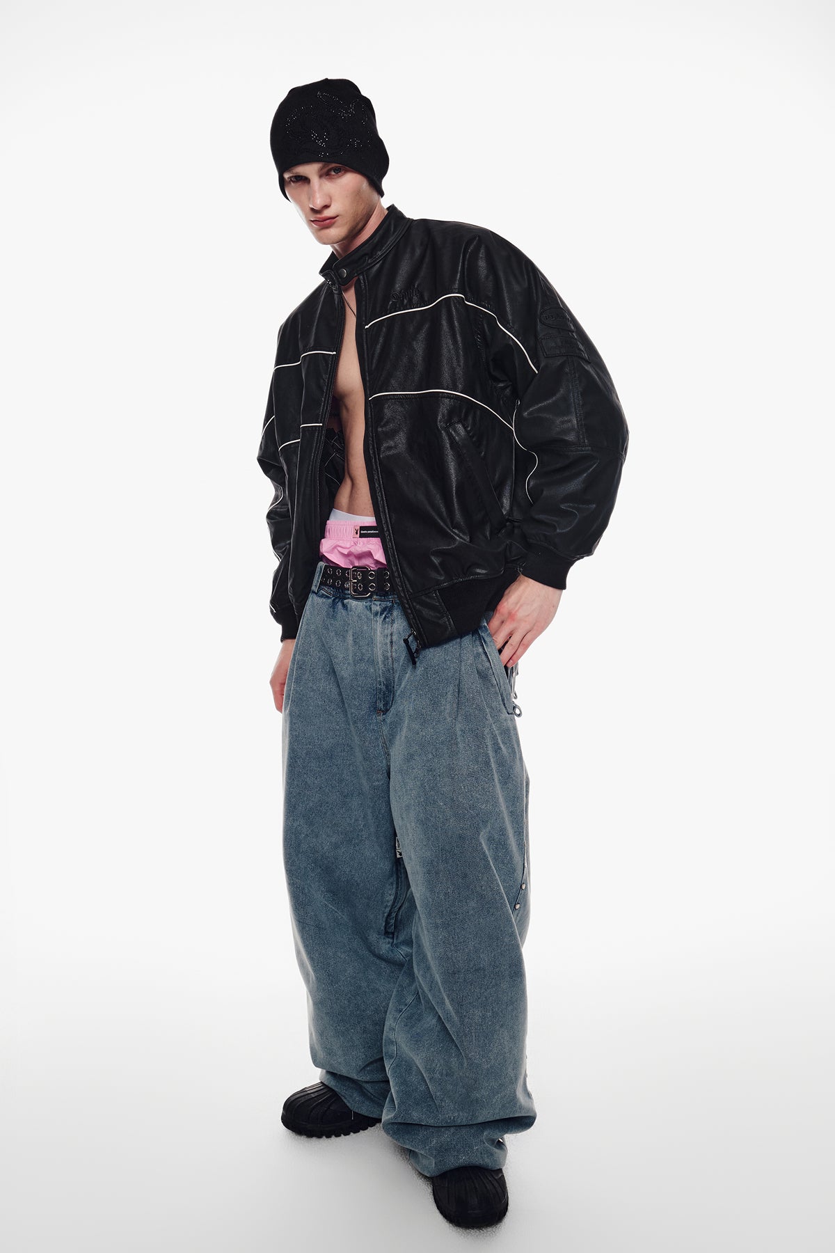 [PLAYBOY x DIMITO] STUD LINE OG DENIM PANTS (WIDE FIT LV.2) WASHED LIGHT BLUE