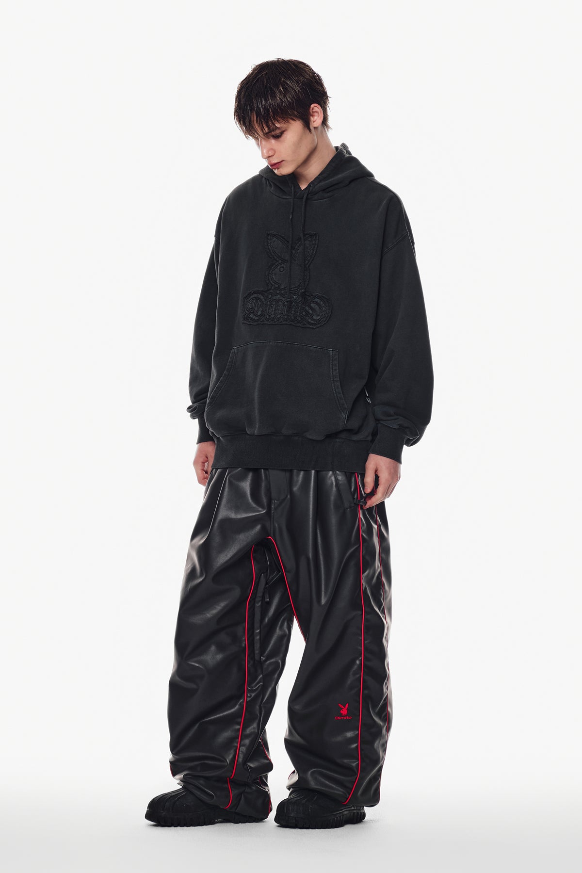 [PLAYBOY x DIMITO] PIPING BANDED FAUX LEATHER PANTS (WIDE FIT LV.2) CEMENT GREY
