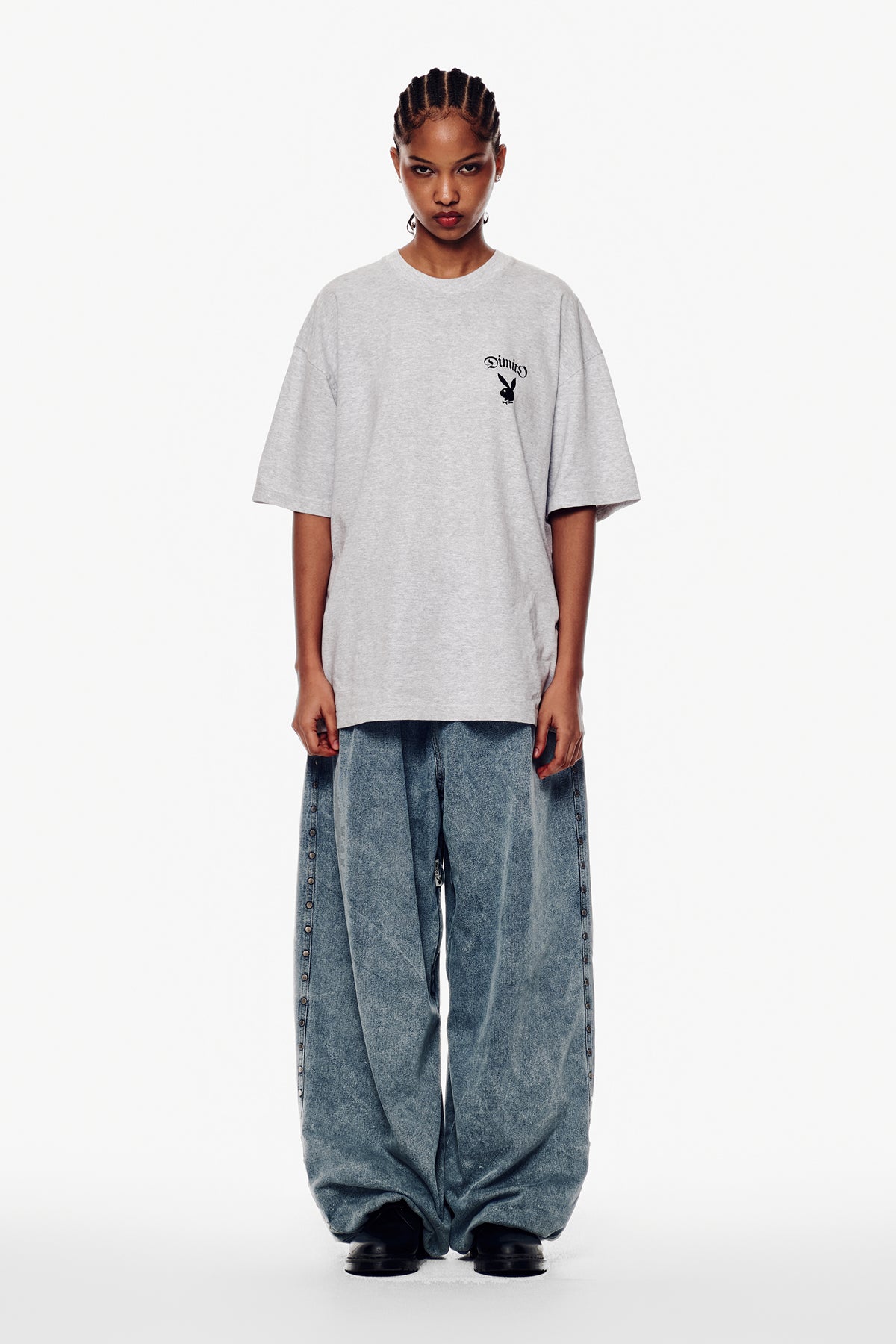 [PLAYBOY x DIMITO] STUD LINE OG DENIM PANTS (WIDE FIT LV.2) WASHED LIGHT BLUE