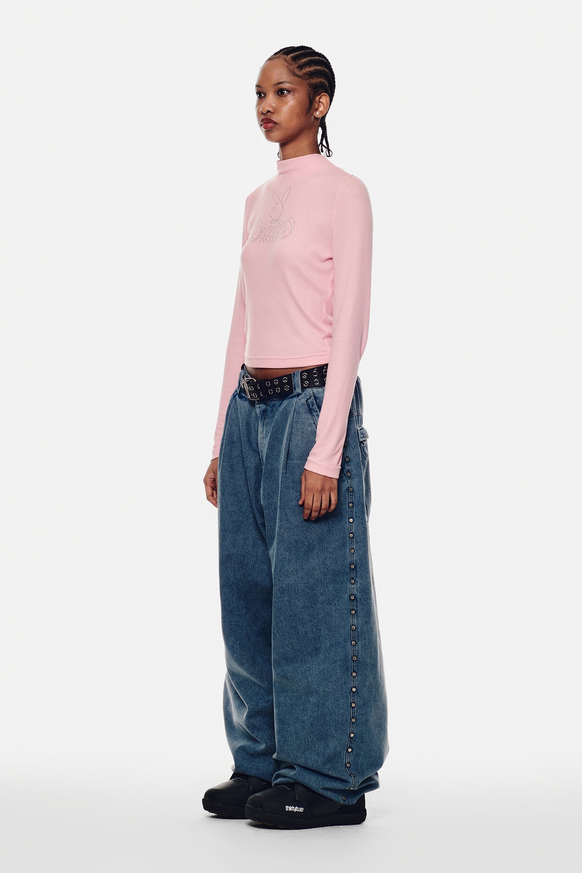 [PLAYBOY x DIMITO] STUD LINE OG DENIM PANTS (WIDE FIT LV.2) WASHED BLUE