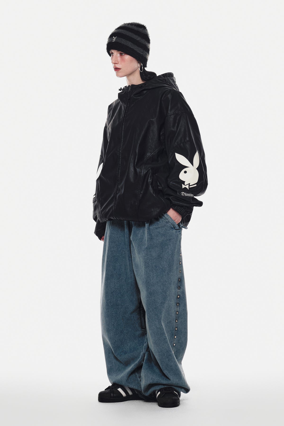 [PLAYBOY x DIMITO] STUD LINE OG DENIM PANTS (WIDE FIT LV.2) WASHED BLUE