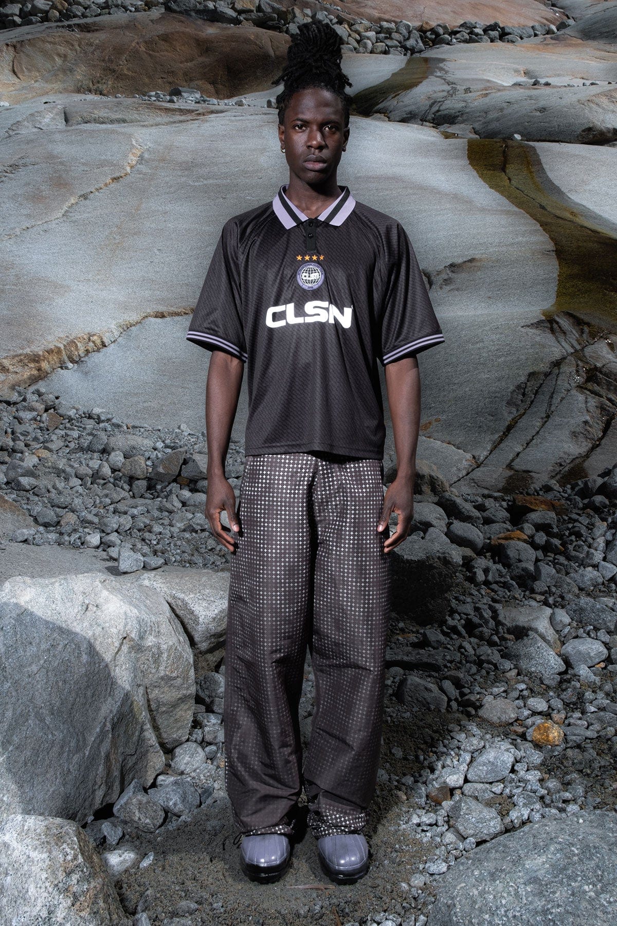 [INVITED] [CLOSNEA] ESSENTIAL T-SHIRT BLACK