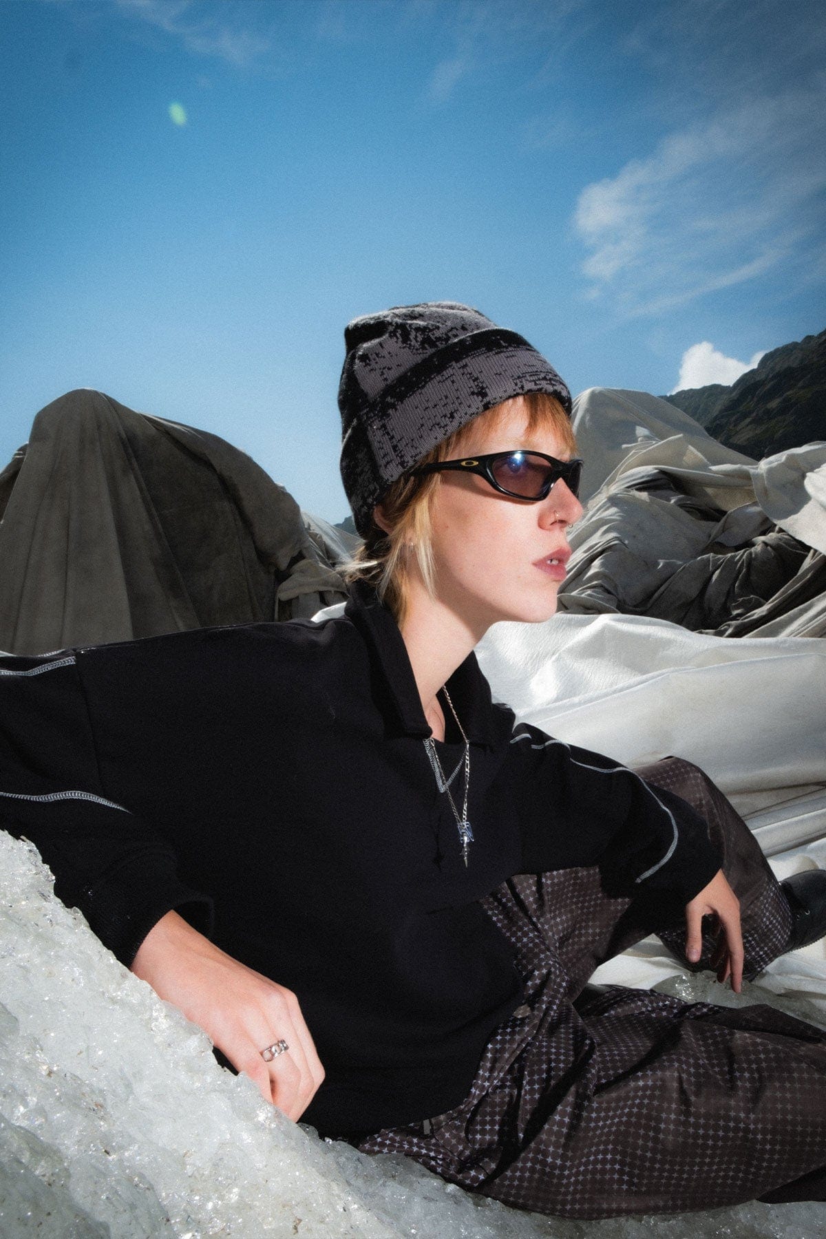 [INVITED] [CLOSNEA] ESSENTIAL BEANIE PAINTED BLACK
