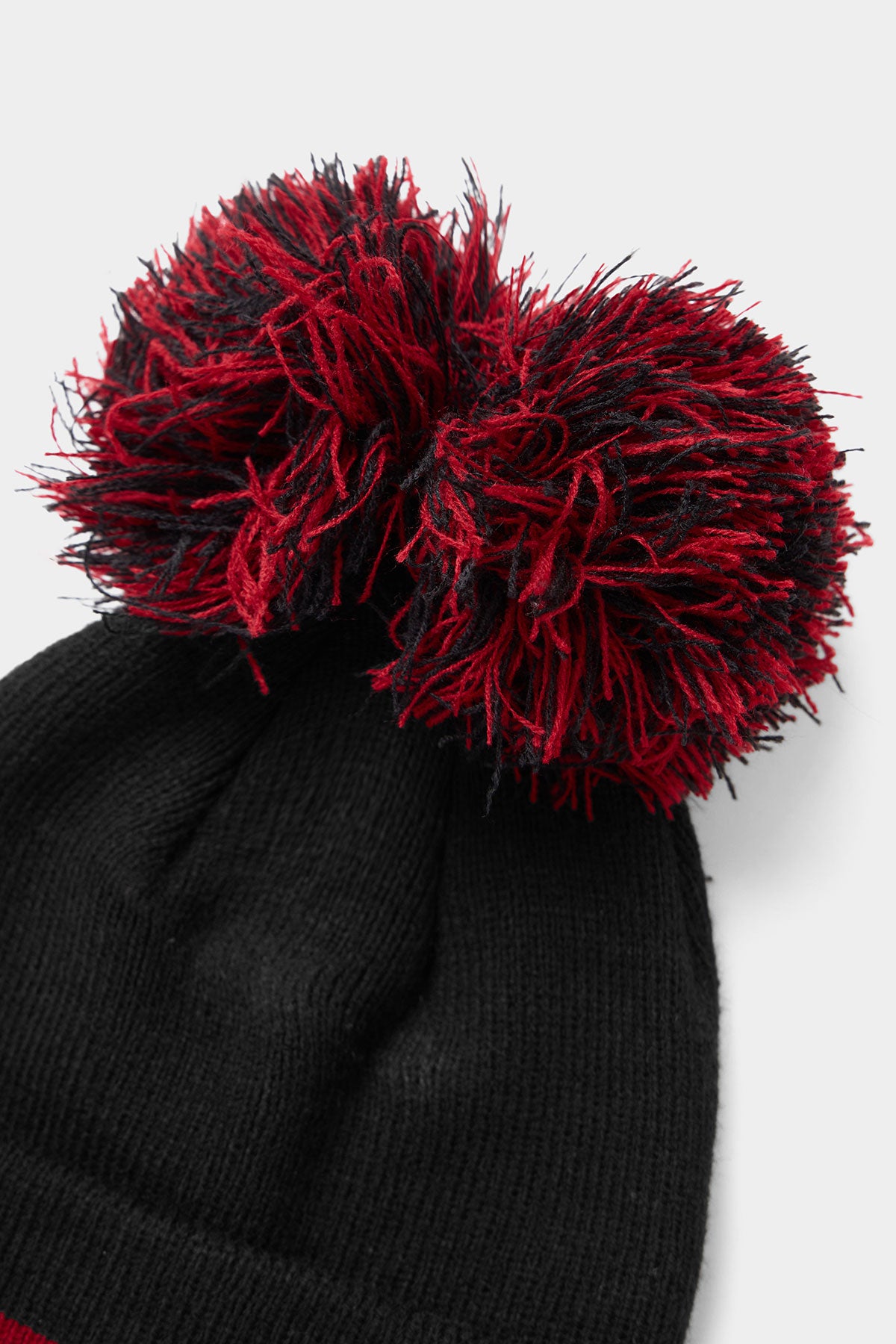 POM-POM BEANIE BLACK