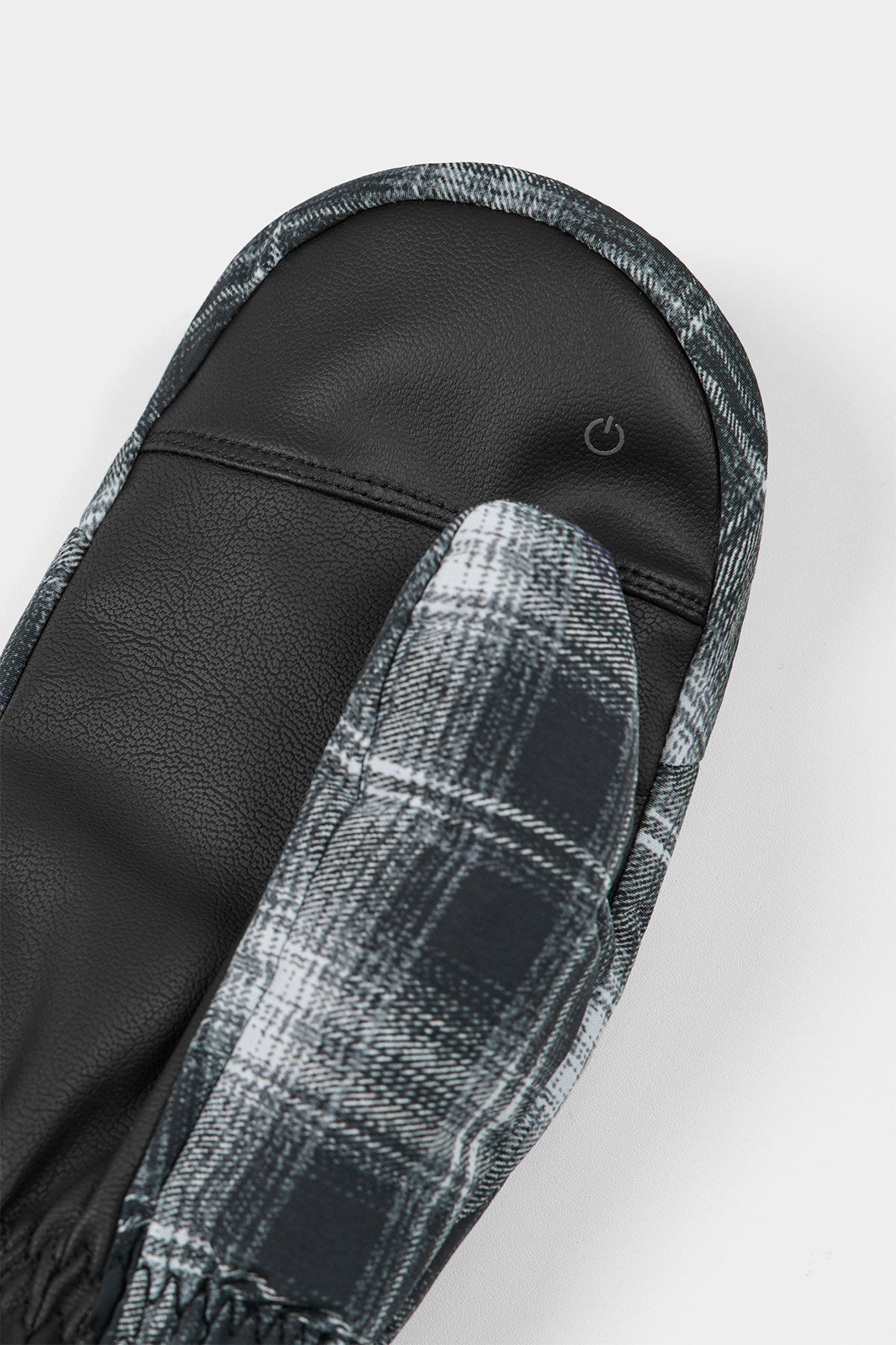 [CHAMPION x DIMITO] STITCHED LINE MITTEN FILM SCREEN (Available date : 26.10.12)
