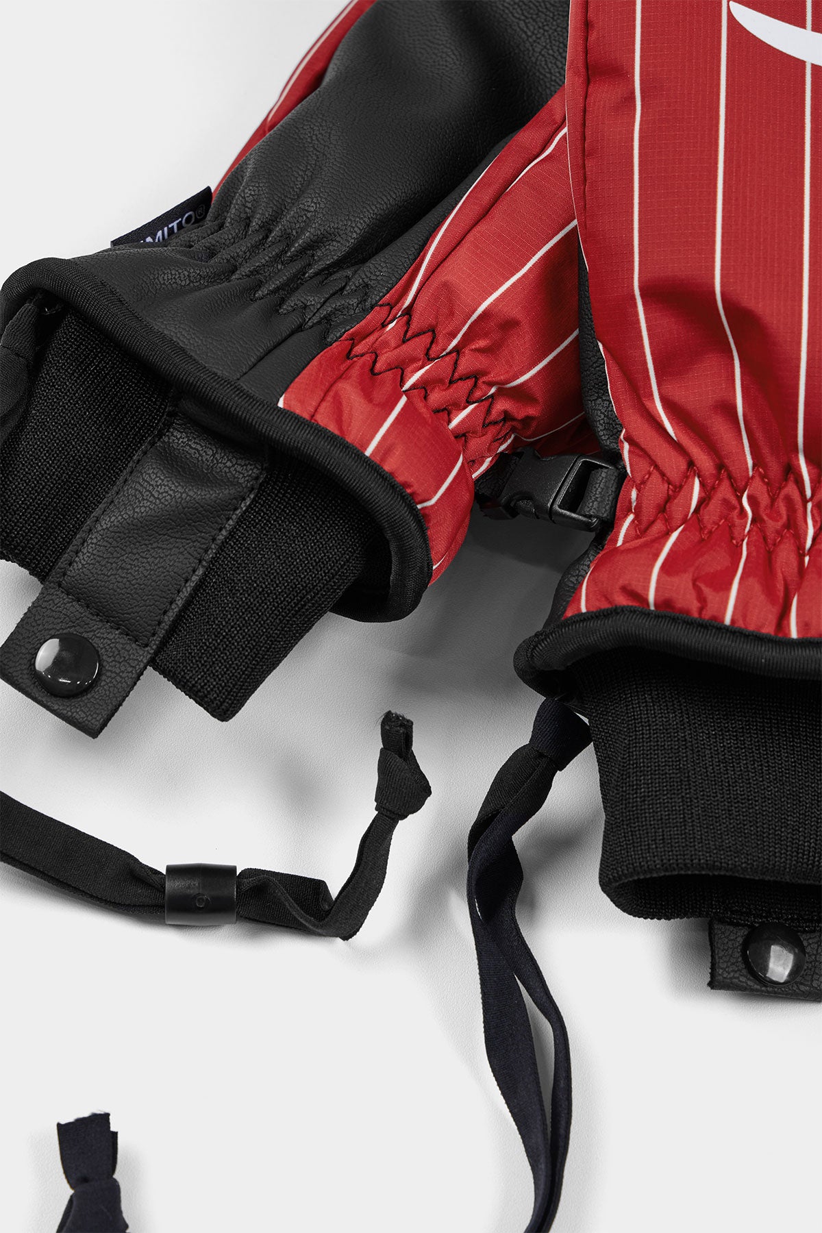 [CHAMPION x DIMITO] C-LOGO MITTEN STRIPE RED (Available date : 26.10.12)