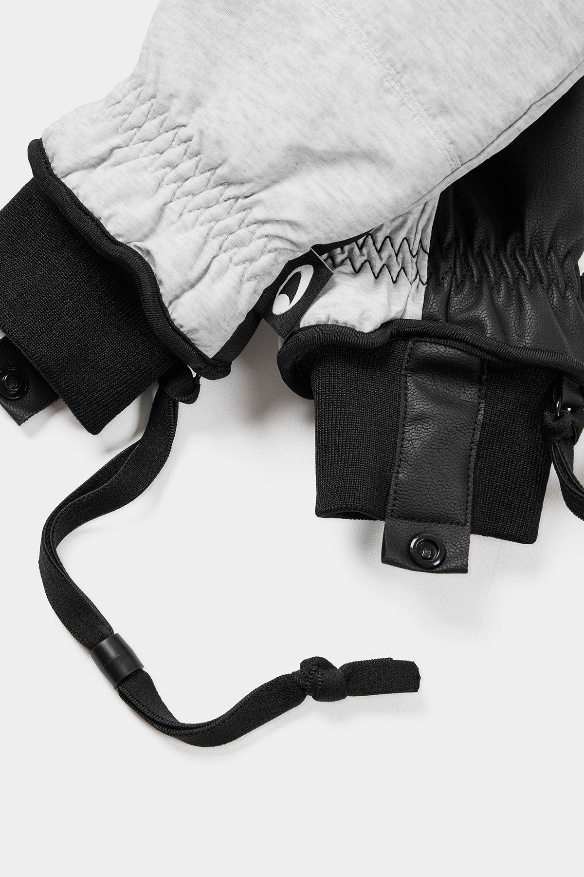 [CHAMPION x DIMITO] STITCHED LINE MITTEN SILVER GREY (Available date : 26.10.12)