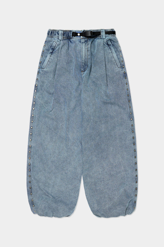 [PLAYBOY x DIMITO] STUD LINE OG DENIM PANTS (WIDE FIT LV.2) WASHED LIGHT BLUE
