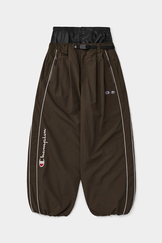 [CHAMPION x DIMITO] SCRIPT TRACK BANDED PANTS (WIDE FIT LV.2) SEAL BROWN (Available date : 26.10.12)