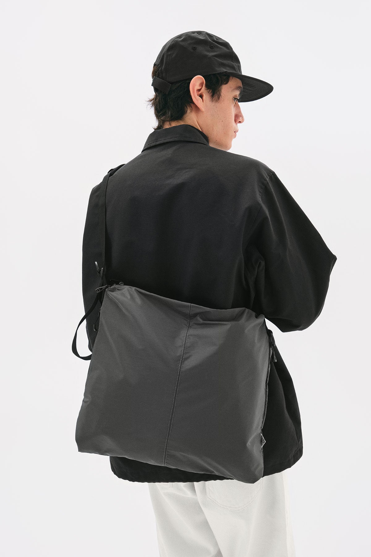 POINTED ONE-SIZE [FOUND POCKET] CITY UTILITY SHOULDER BAG BLACK