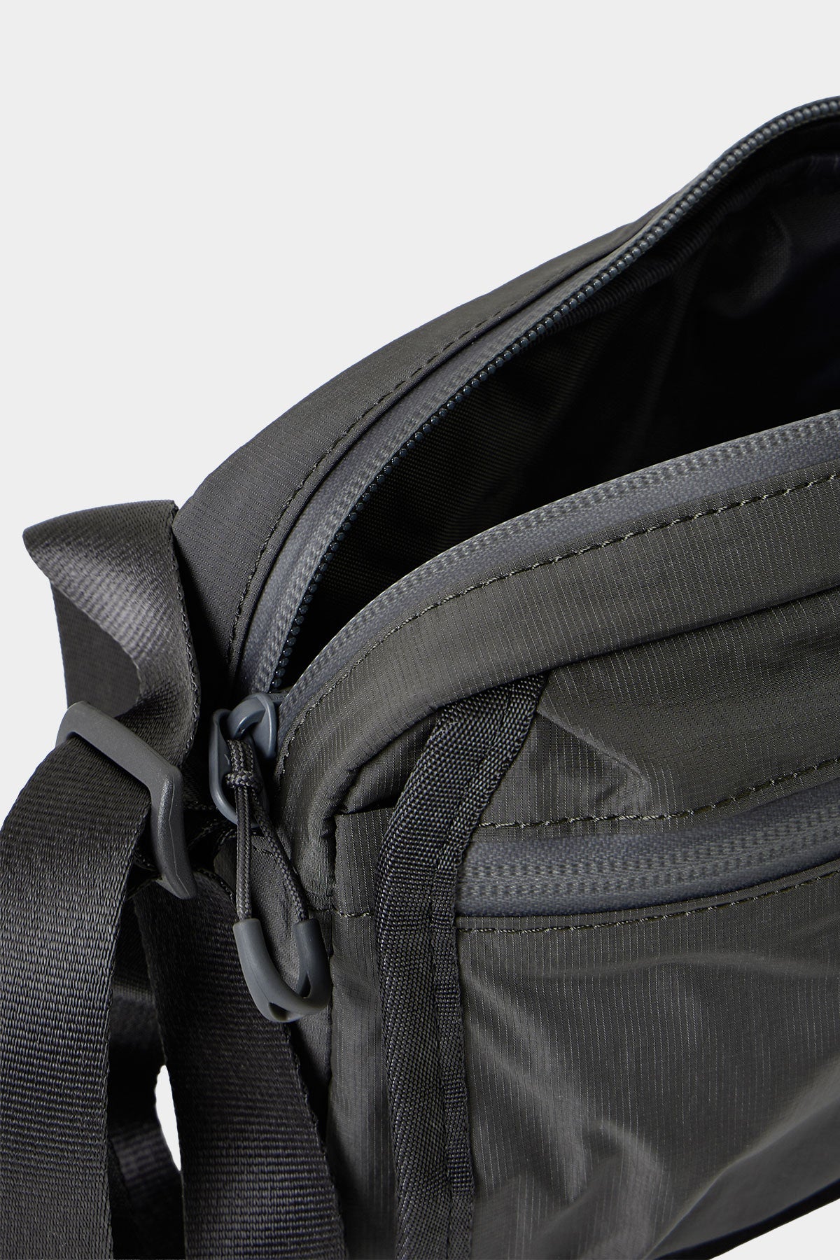 POINTED ONE-SIZE [FOUND POCKET] DICE CROSS BAG GREY