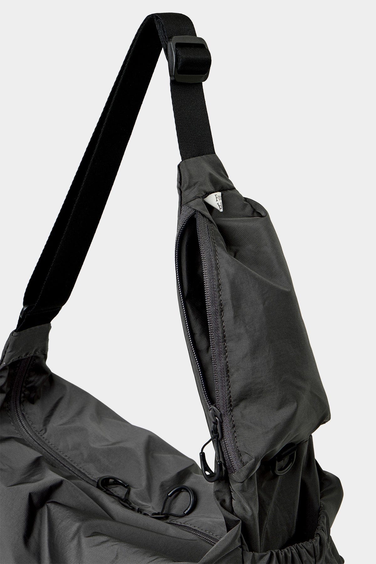 POINTED ONE-SIZE [FOUND POCKET] RIDGE CROSS BAG GREY