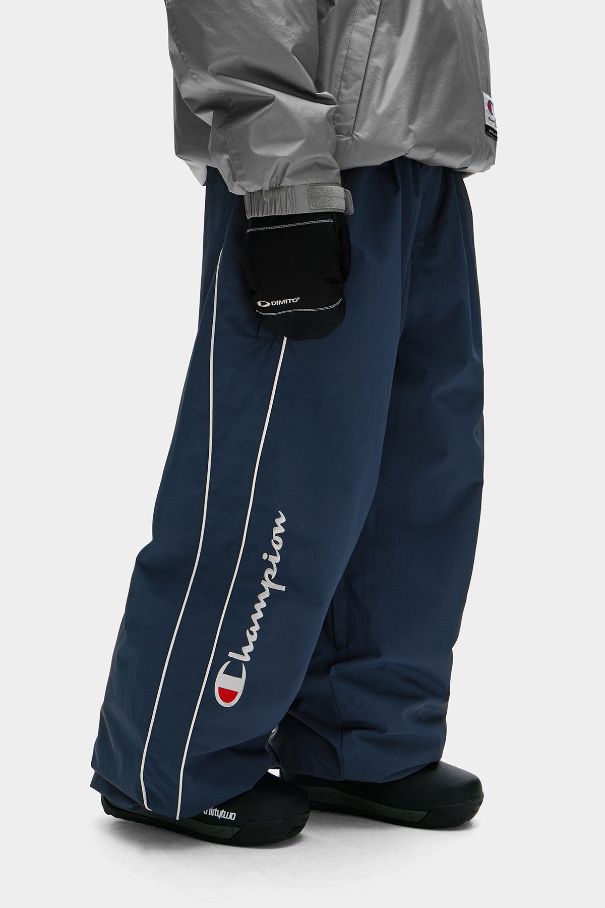 [CHAMPION x DIMITO] SCRIPT TRACK BANDED PANTS (WIDE FIT LV.2) YALE BLUE (Available date : 26.10.12)