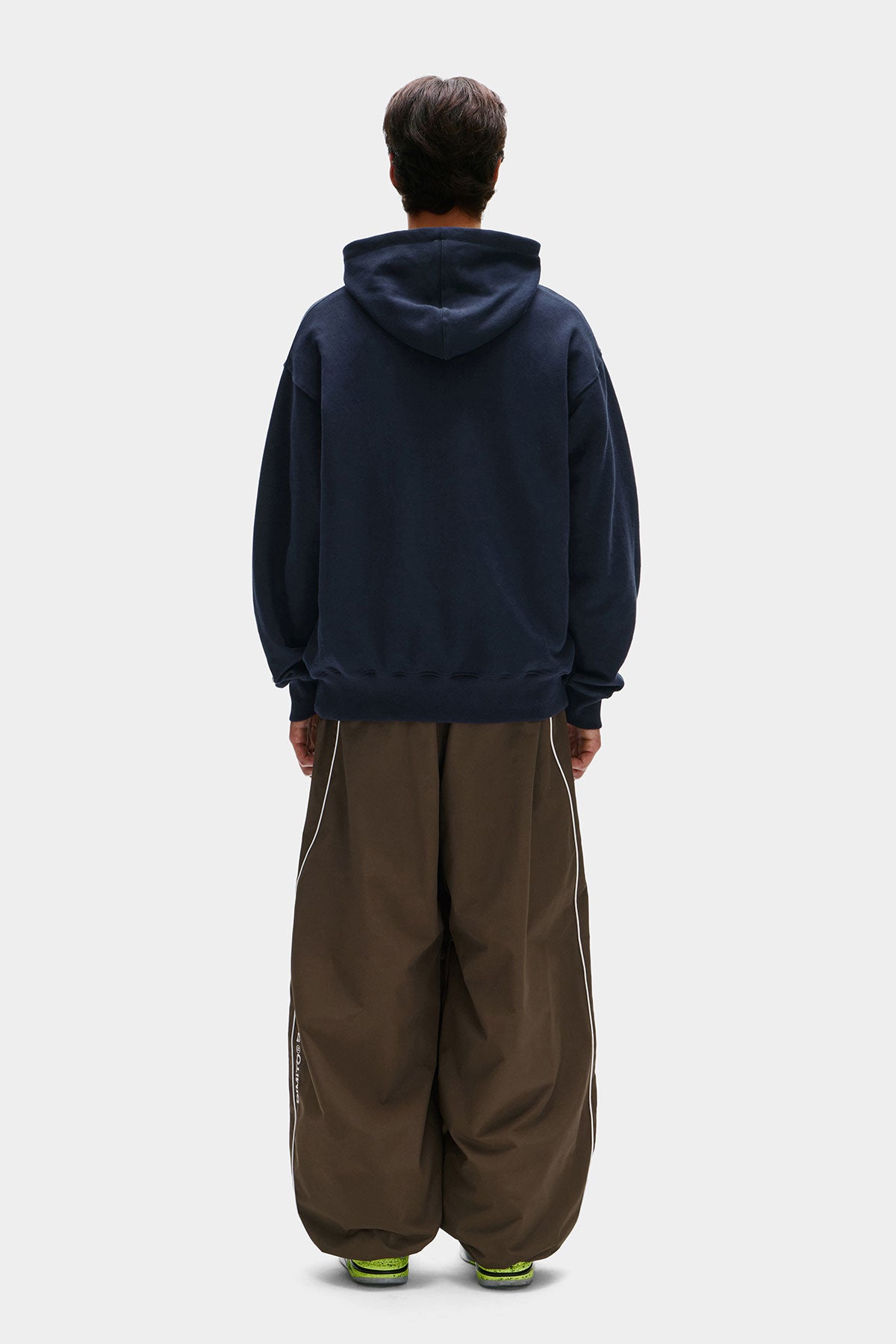 [CHAMPION x DIMITO] SCRIPT TRACK BANDED PANTS (WIDE FIT LV.2) SEAL BROWN (Available date : 26.10.12)
