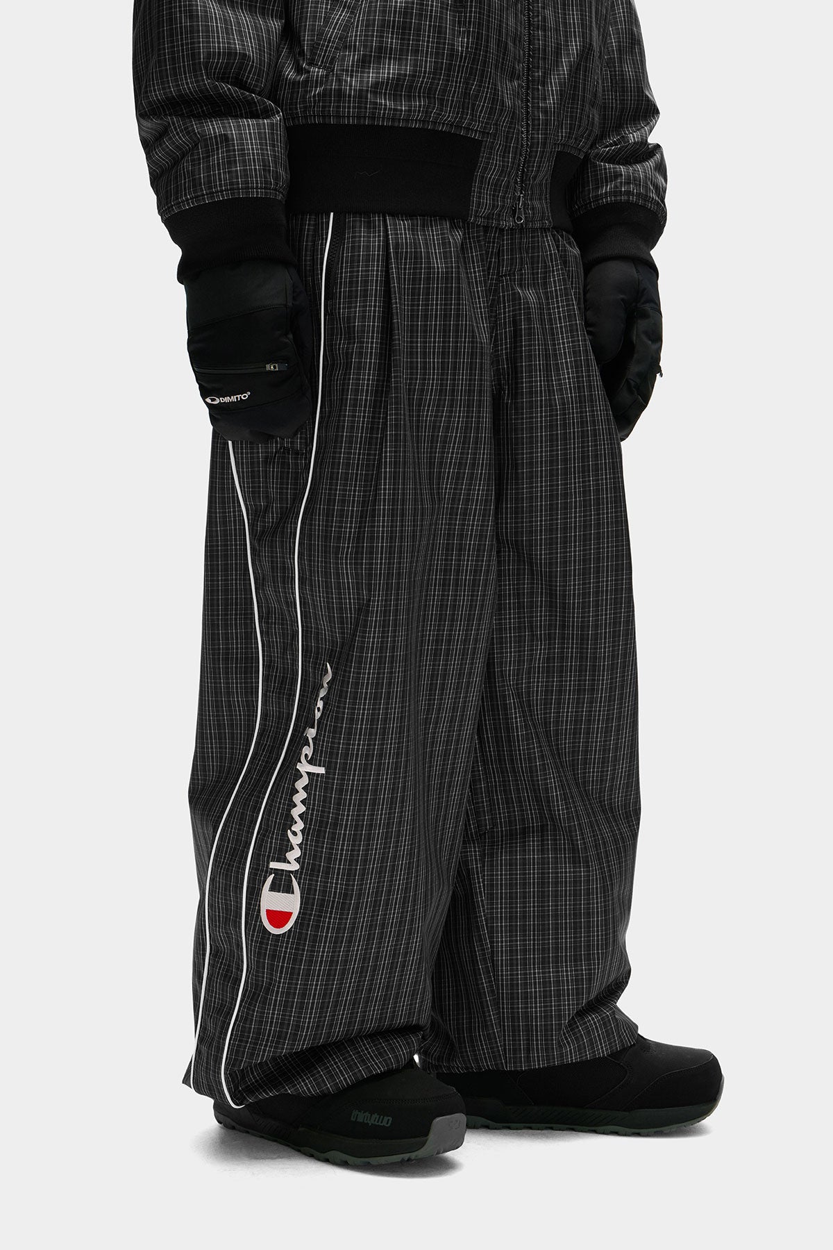 [CHAMPION x DIMITO] SCRIPT TRACK BANDED PANTS (WIDE FIT LV.2) MONO CHECK (Available date : 26.10.12)