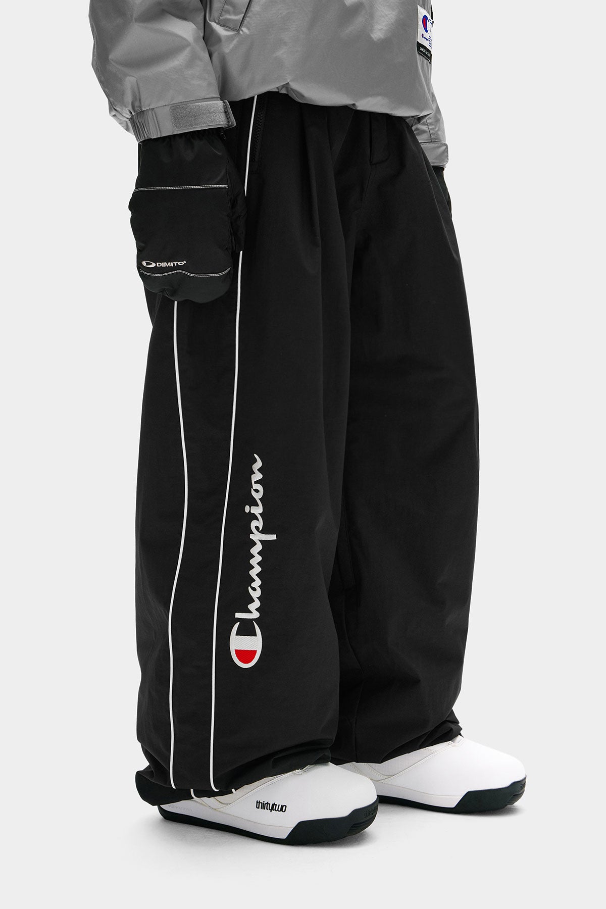 [CHAMPION x DIMITO] SCRIPT TRACK BANDED PANTS (WIDE FIT LV.2) BLACK (Available date : 26.10.12)