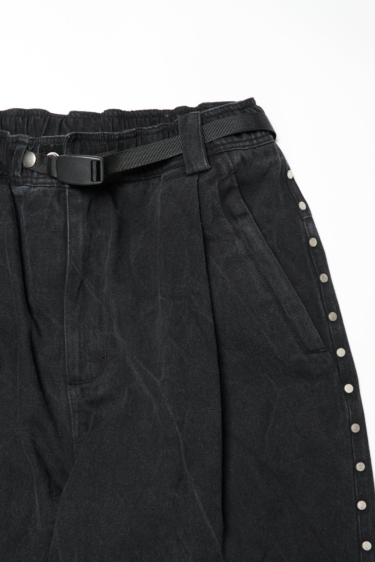 [PLAYBOY x DIMITO] STUD LINE OG DENIM PANTS (WIDE FIT LV.2) WASHED LIGHT BLUE