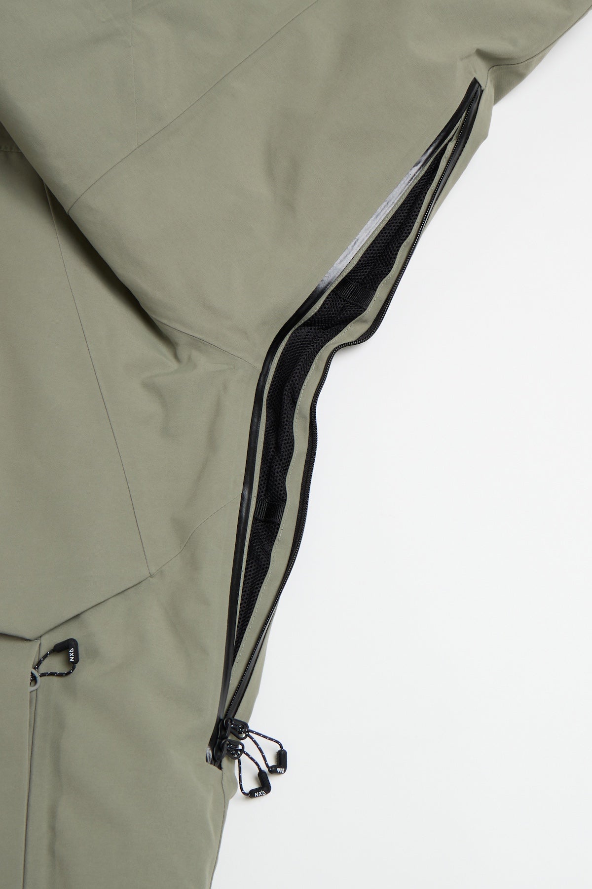 [INVITED] 25 GORE-TEX 2L DOWN JACKET BRICK