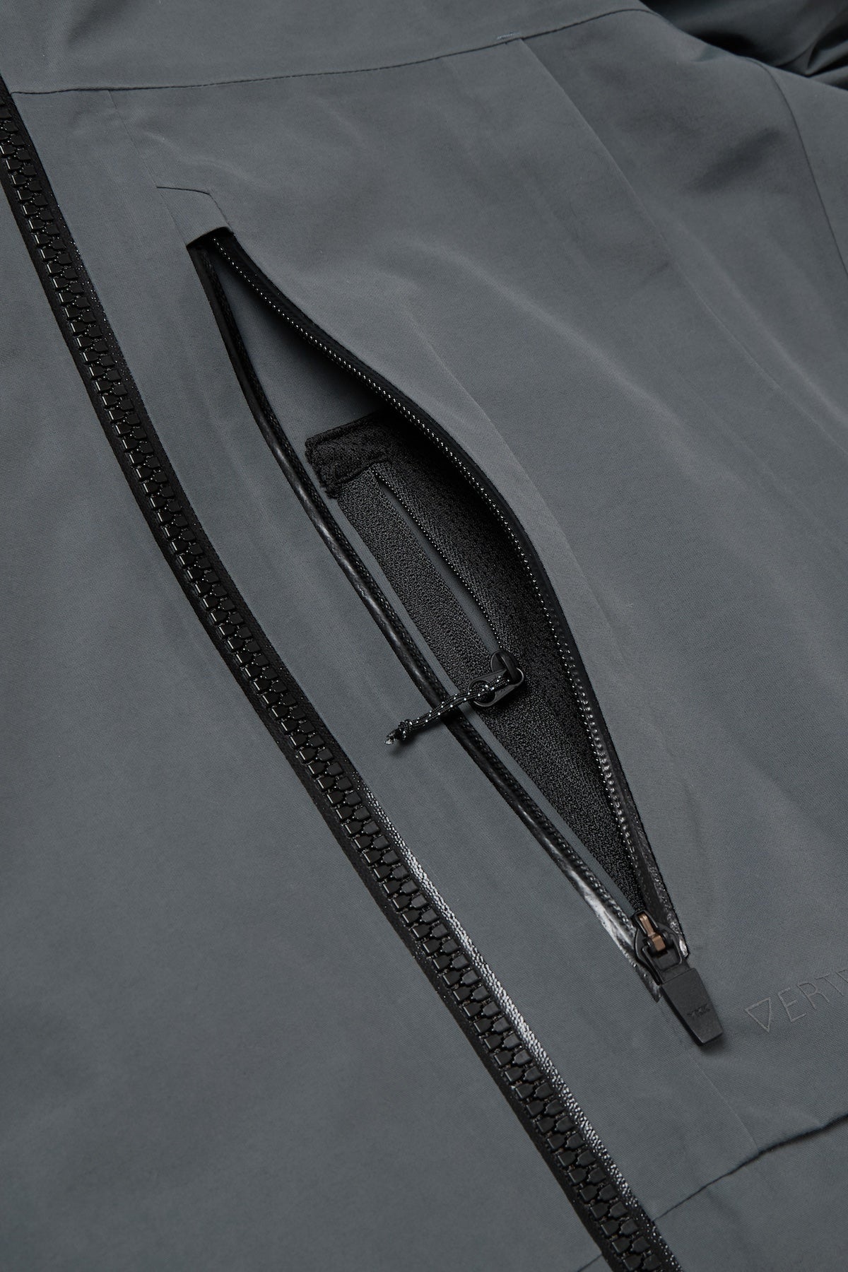 [INVITED] 25 GORE-TEX 2L JACKET BLACK