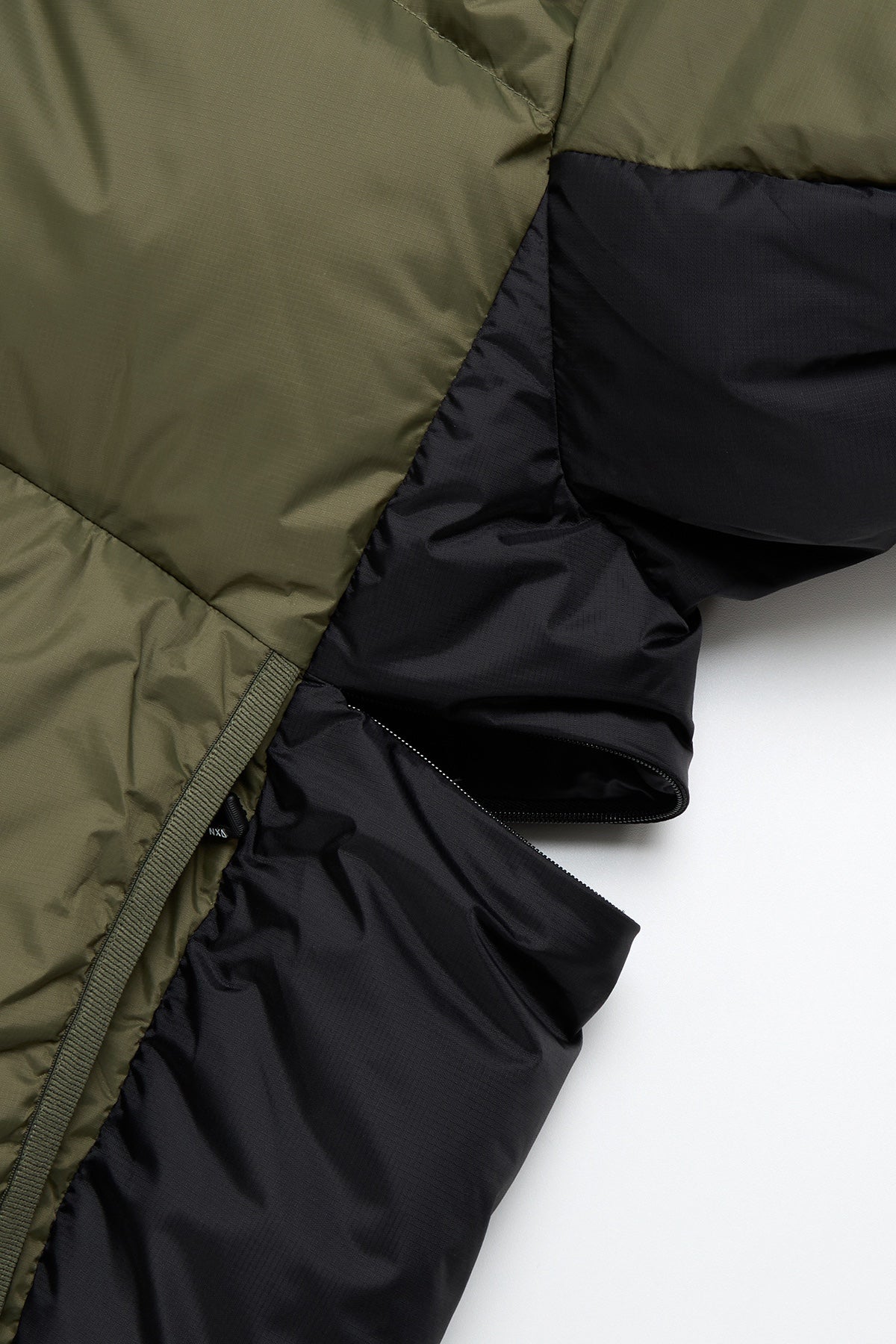 [INVITED] 25 VTX AIRFLY DOWN JACKET NAVY