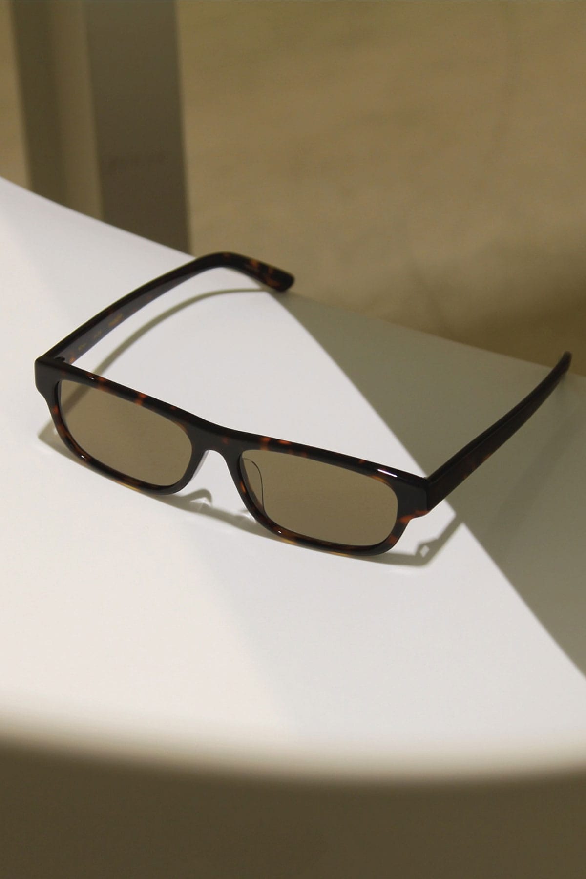 [INVITED] [ACCRUE] KLAUS TOR[S] LIGHT BROWN LENS