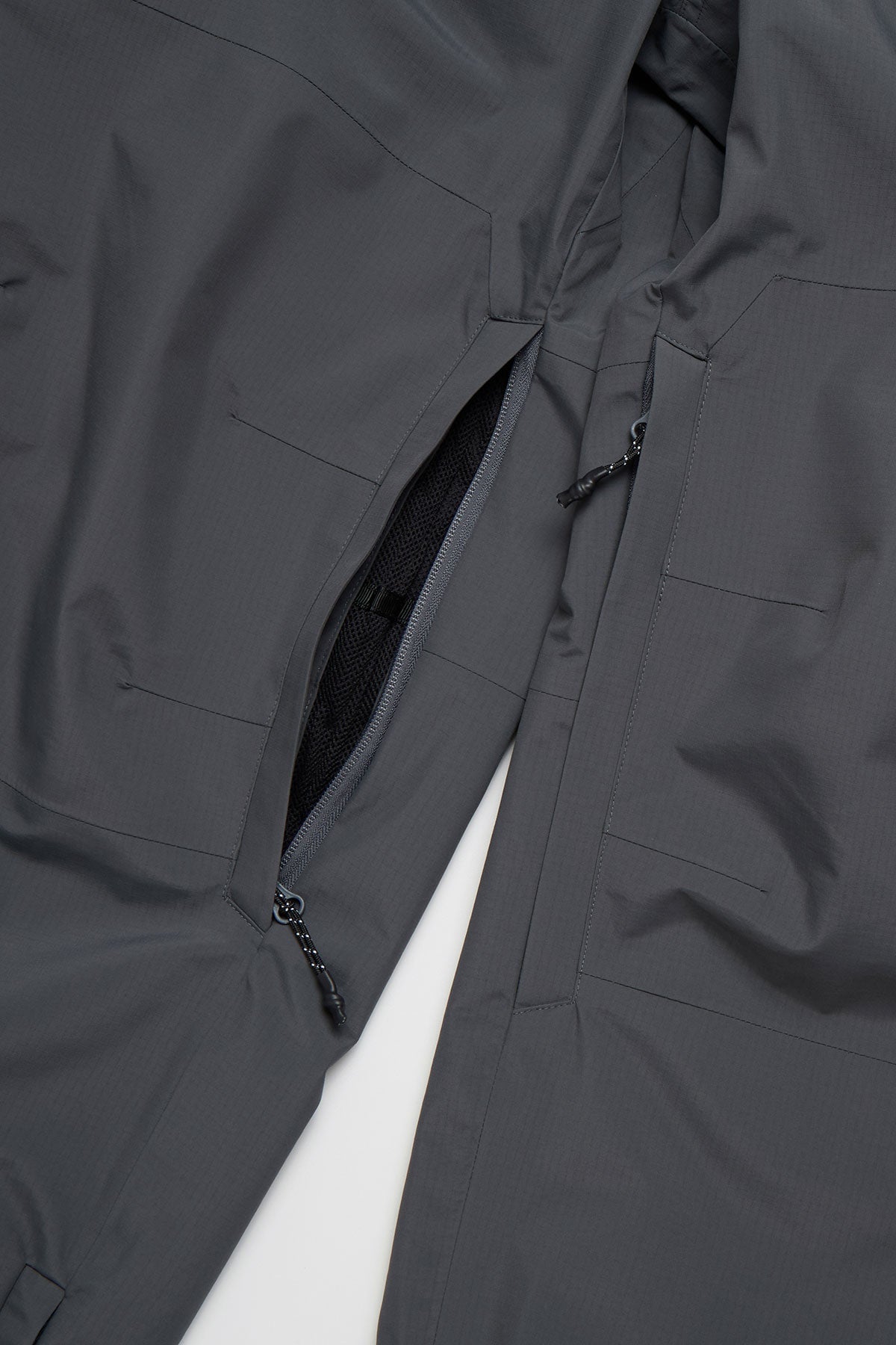 [INVITED] BARRIER PANTS (RELAXED FIT) BLACK