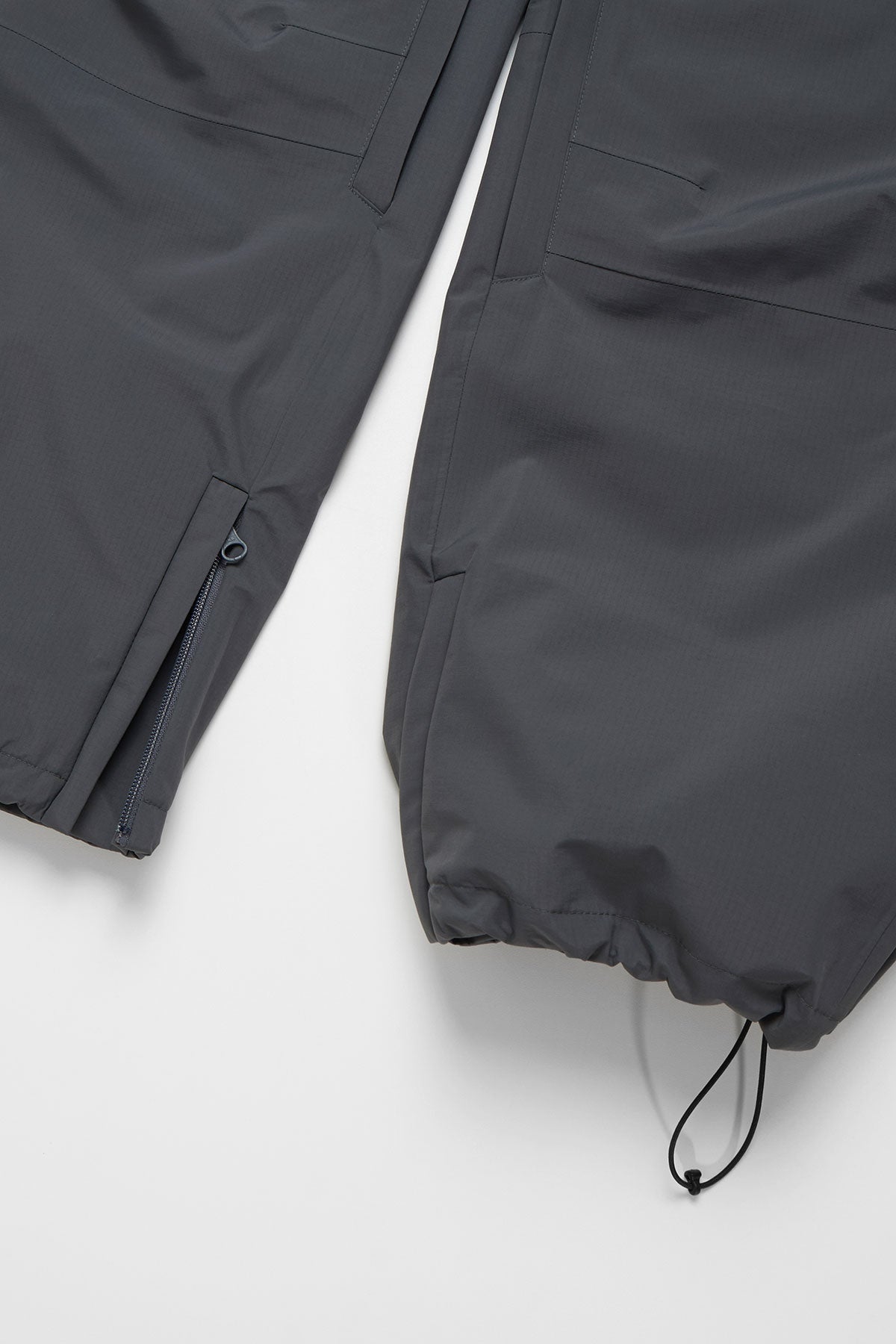[INVITED] BARRIER PANTS (RELAXED FIT) WHITE