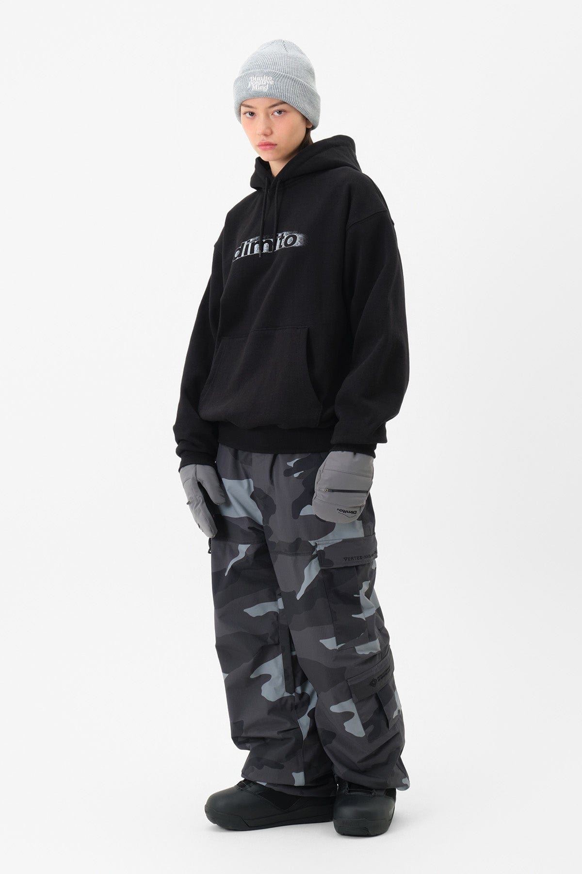 [INVITED] BLURRY LOGO HOODIE BLACK