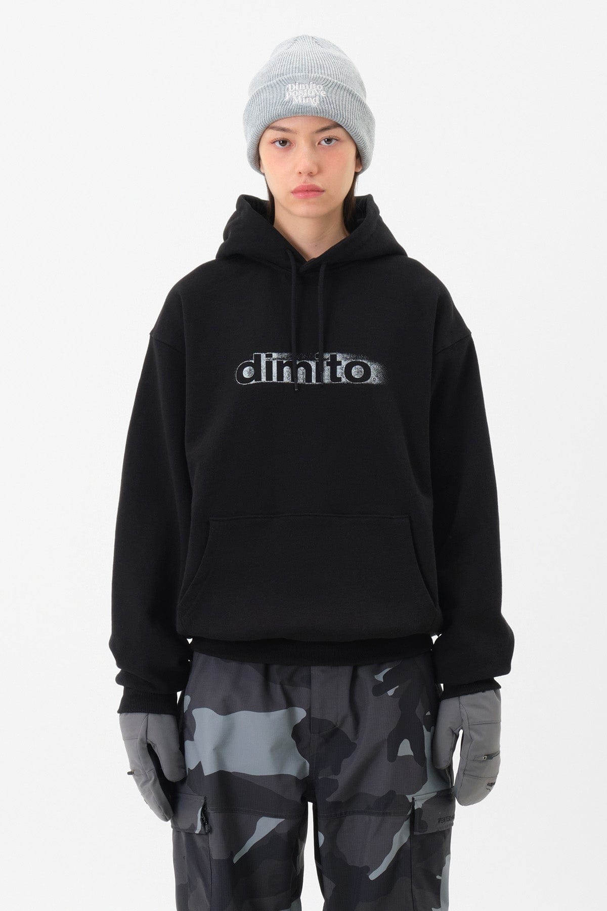[INVITED] BLURRY LOGO HOODIE BLACK