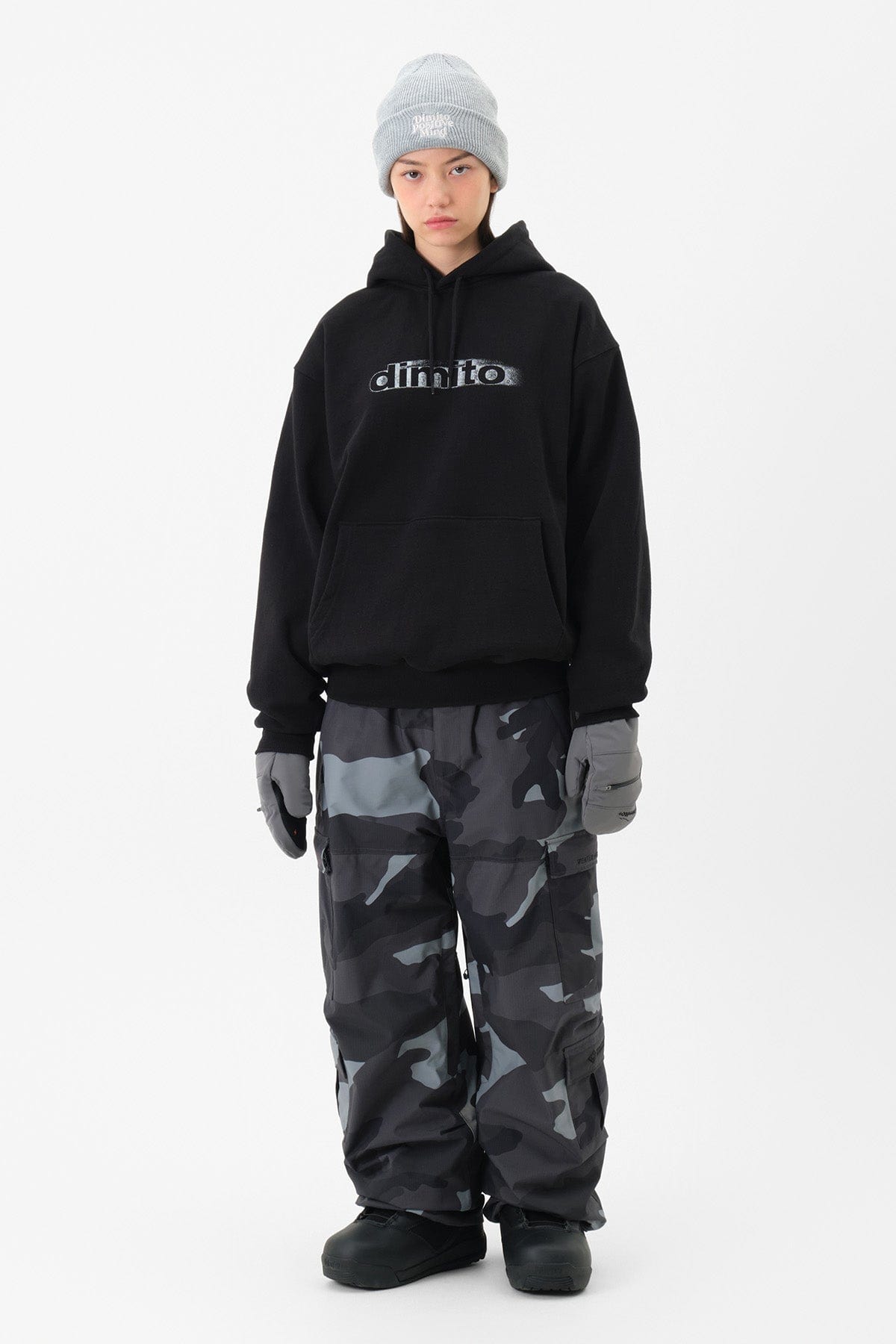 [INVITED] BLURRY LOGO HOODIE BLACK