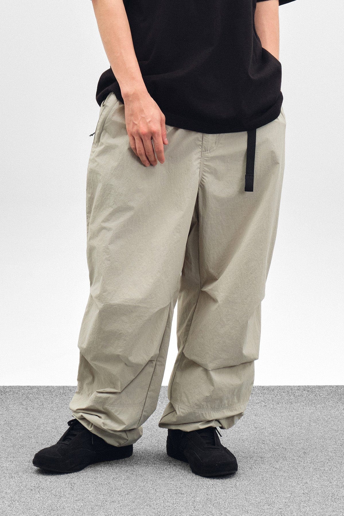 [INVITED] CAMP PANTS SLATE KHAKI
