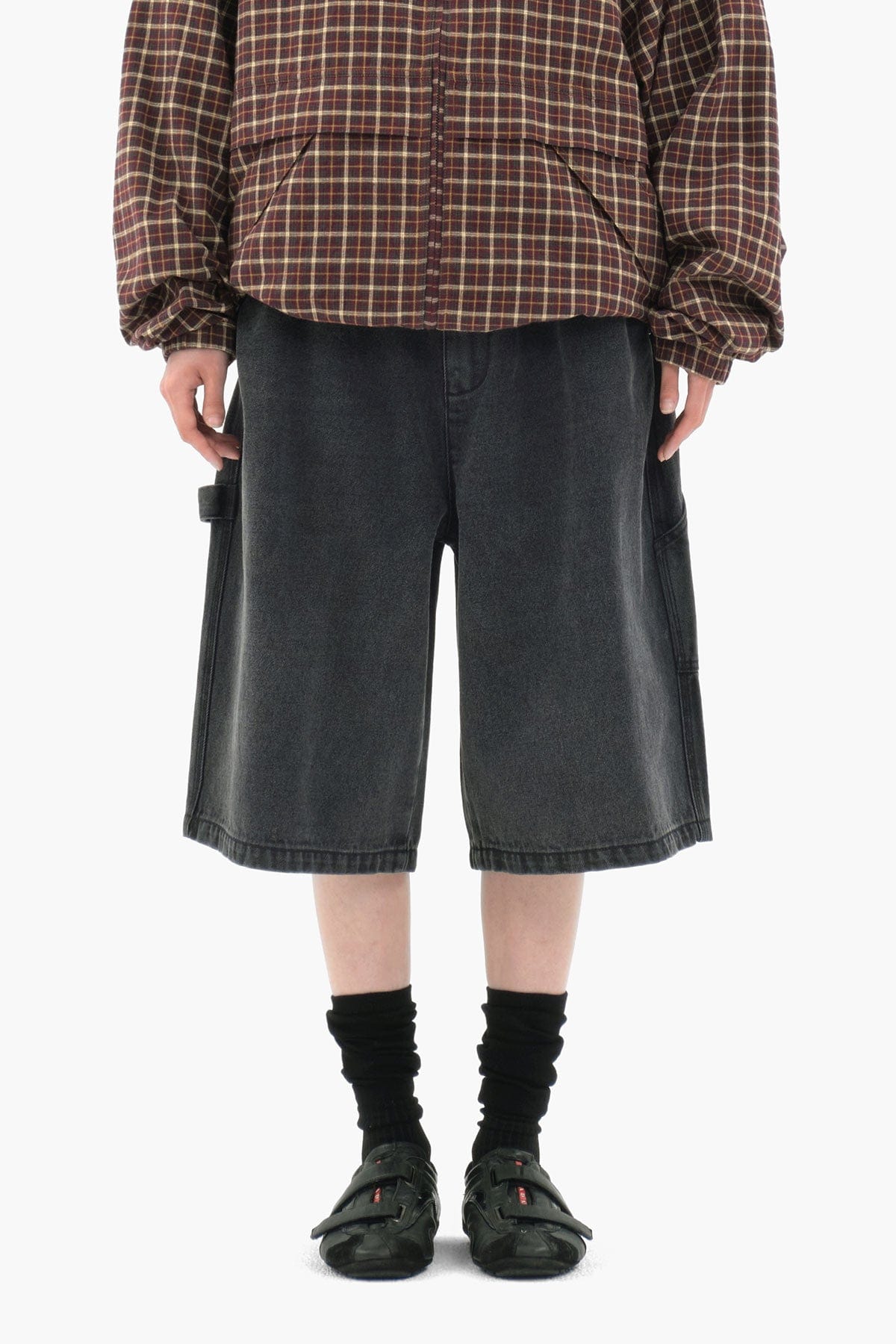 [INVITED] CARPENTER DENIM SHORTS (LONG & LOOSE FIT) GREY