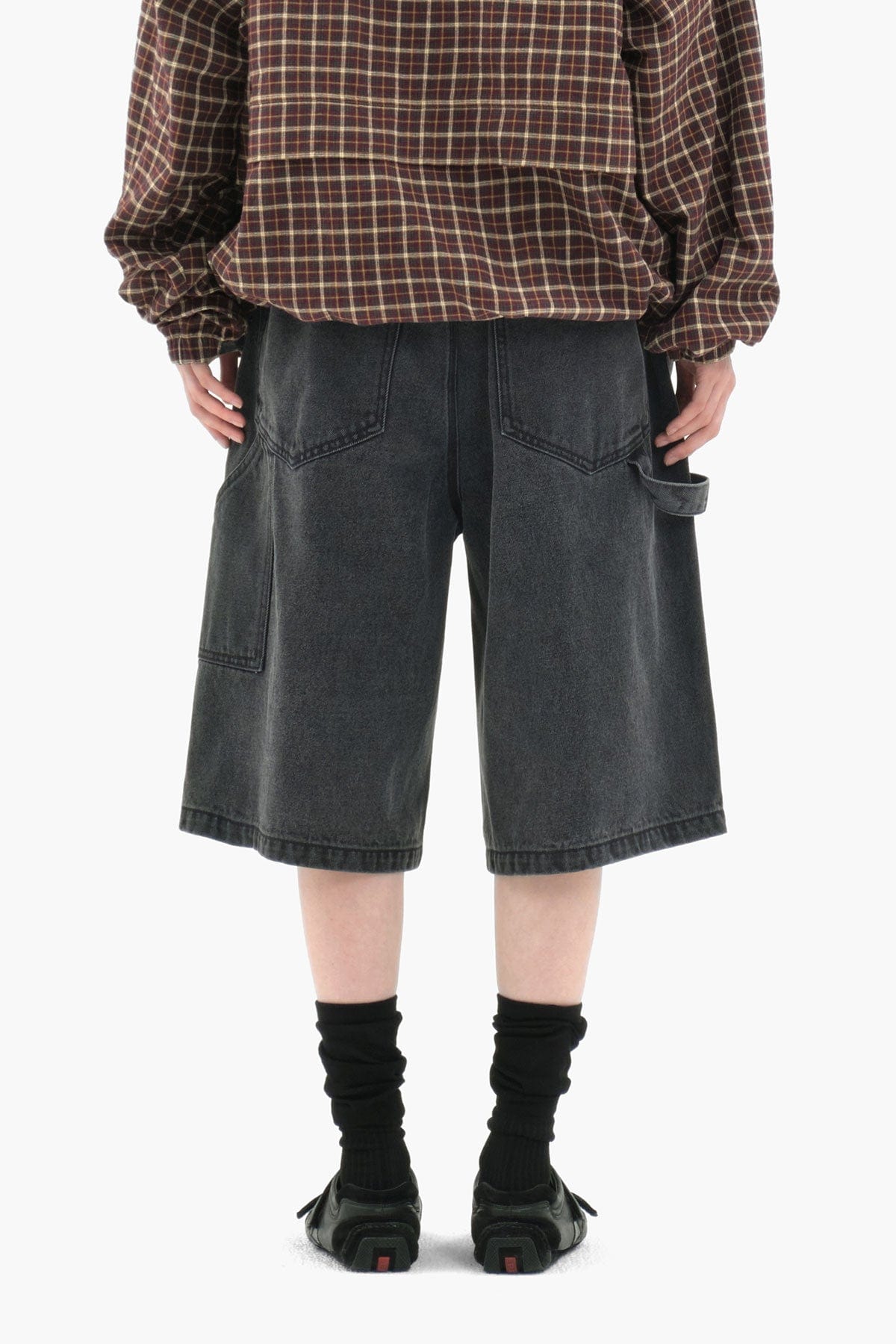 [INVITED] CARPENTER DENIM SHORTS (LONG & LOOSE FIT) GREY
