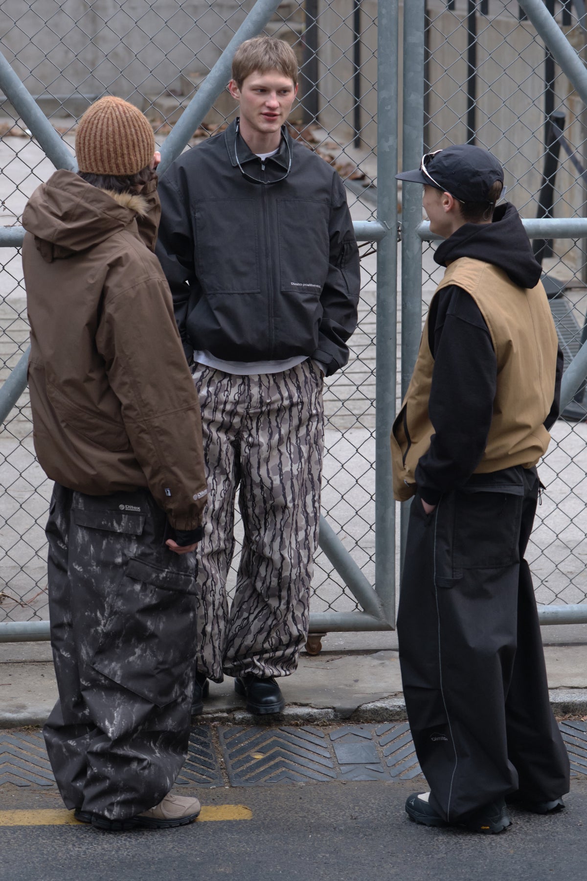 [INVITED] CARPENTER WIDE PANTS (WIDE FIT LV.1) FADE BLACK