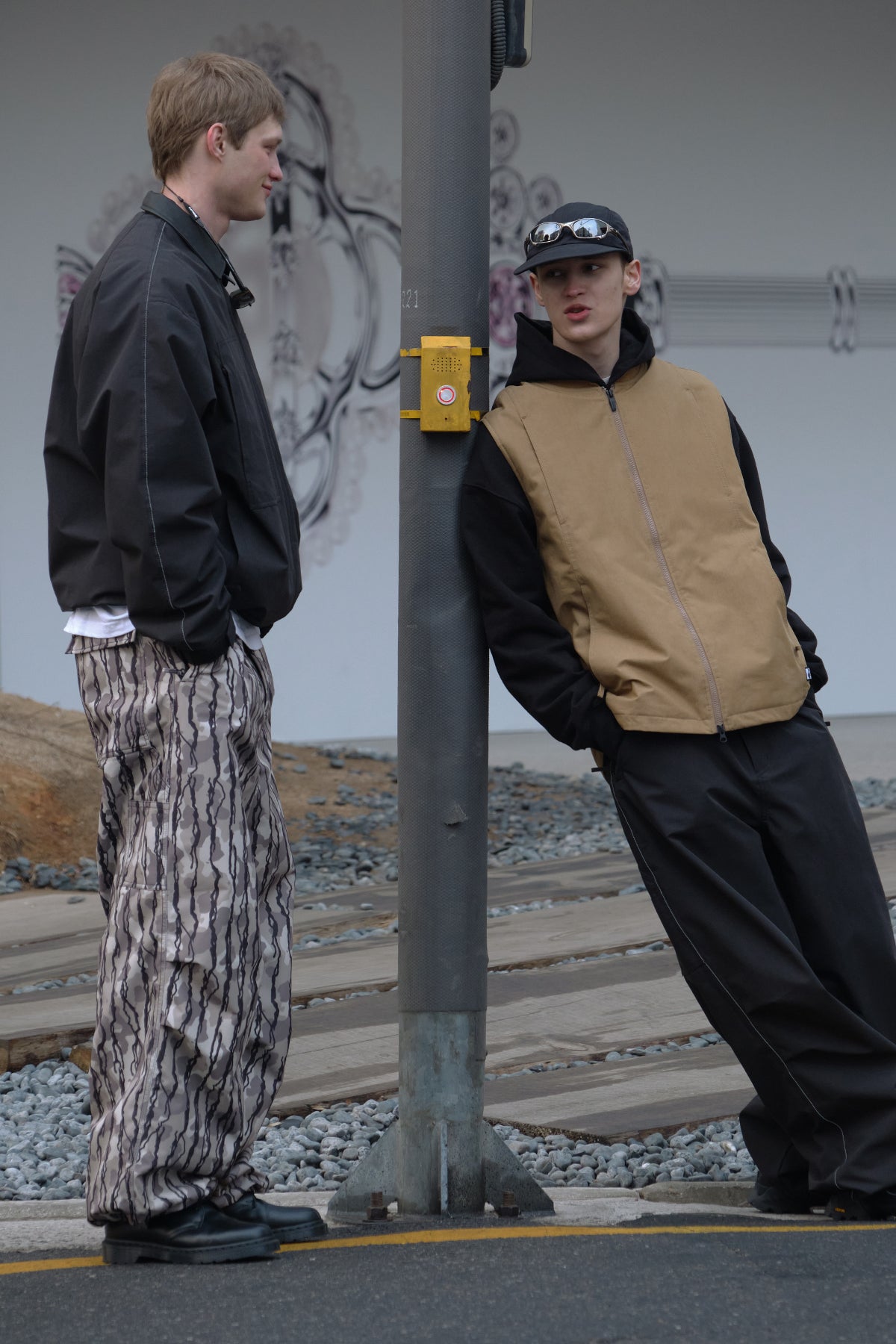 [INVITED] CARPENTER WIDE PANTS (WIDE FIT LV.1) FADE BLACK