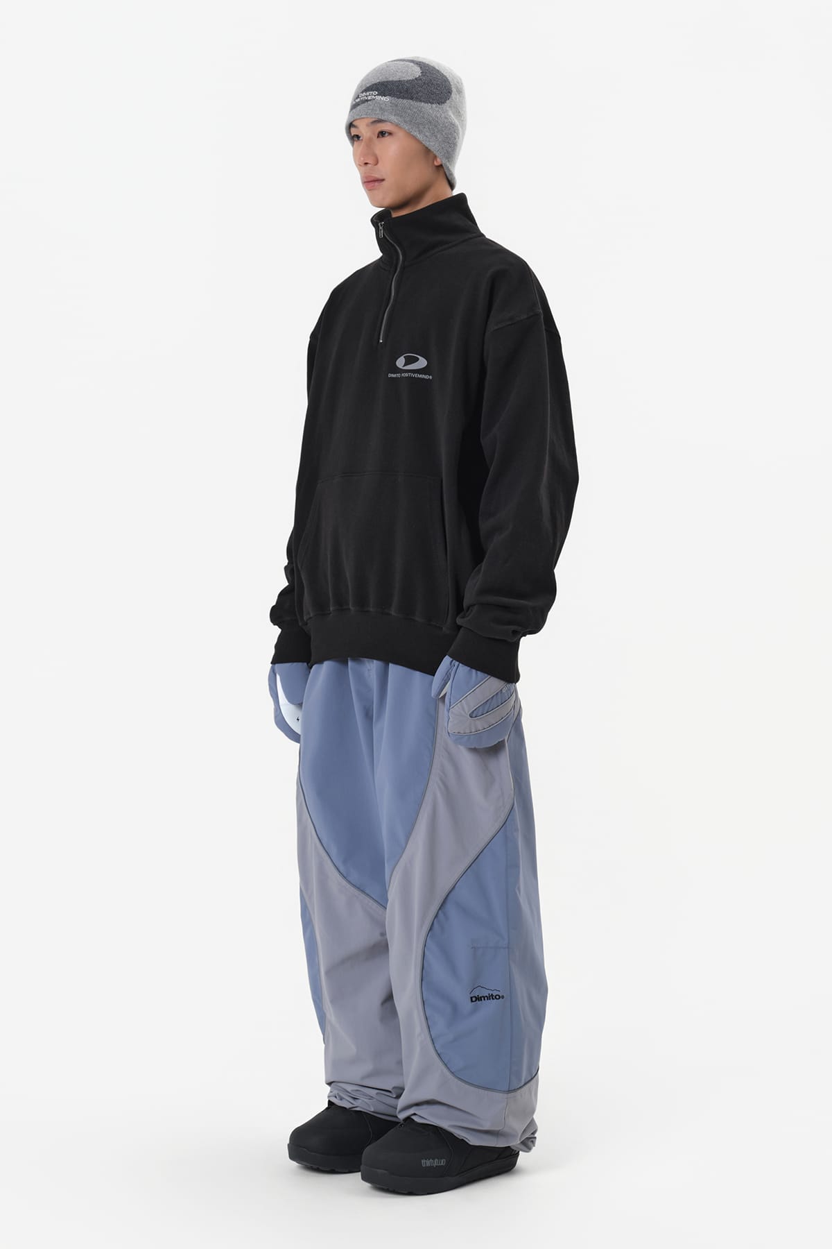 [INVITED] CIRCLE LOGO HALF ZIP SWEATSHIRT BLACK
